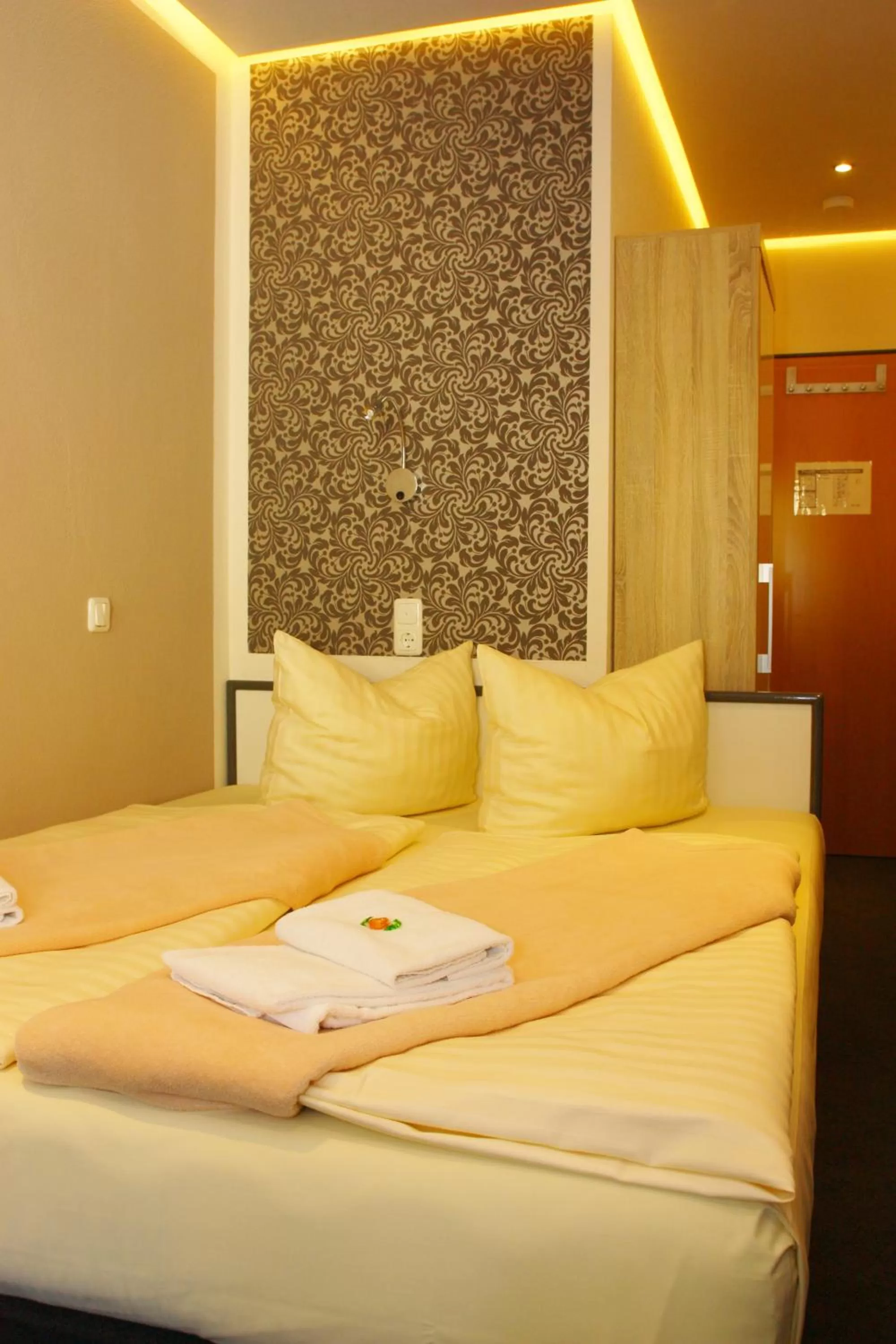 Photo of the whole room, Bed in Hotel am Schloss