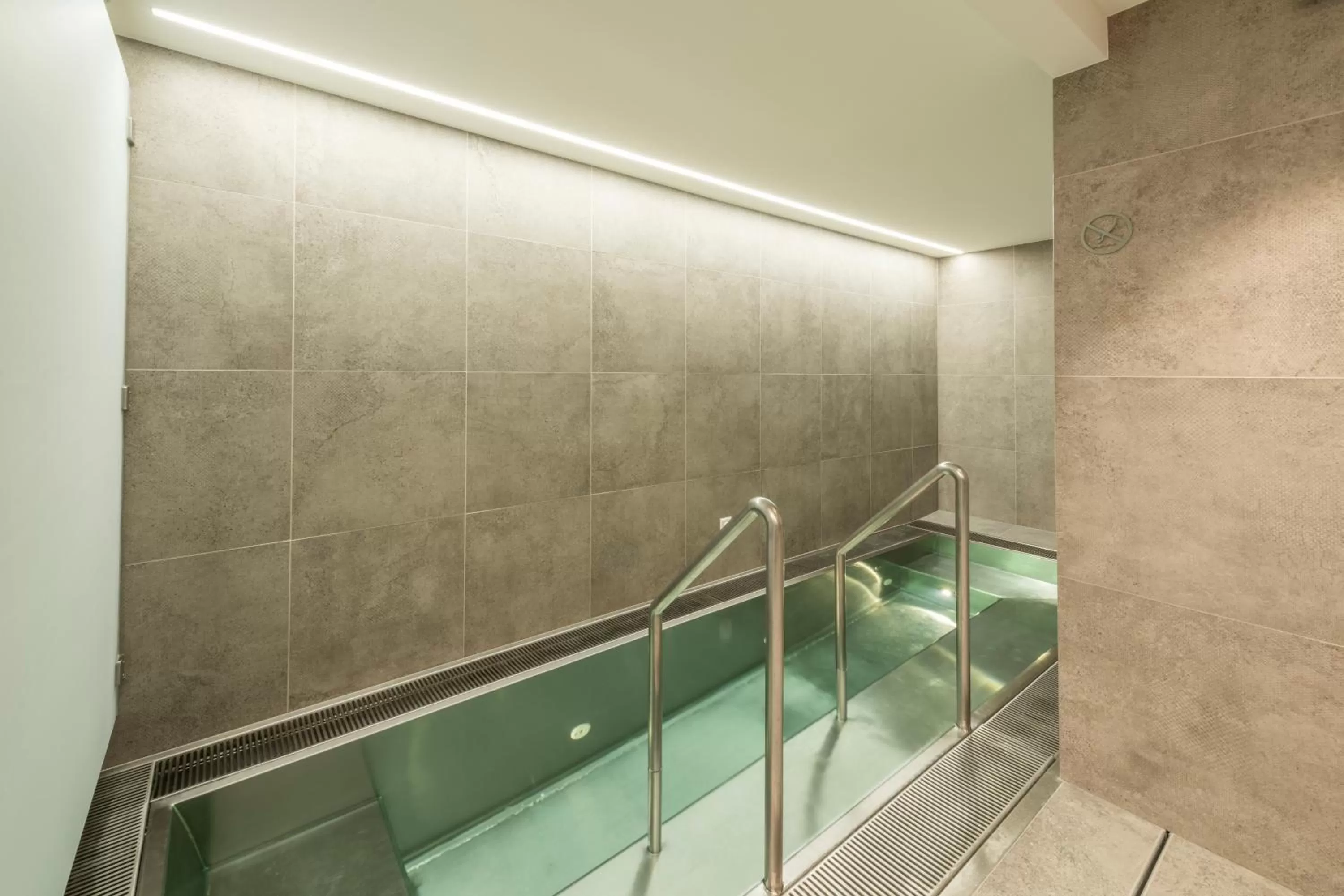 Hot Tub in Sternwarte by Randolins