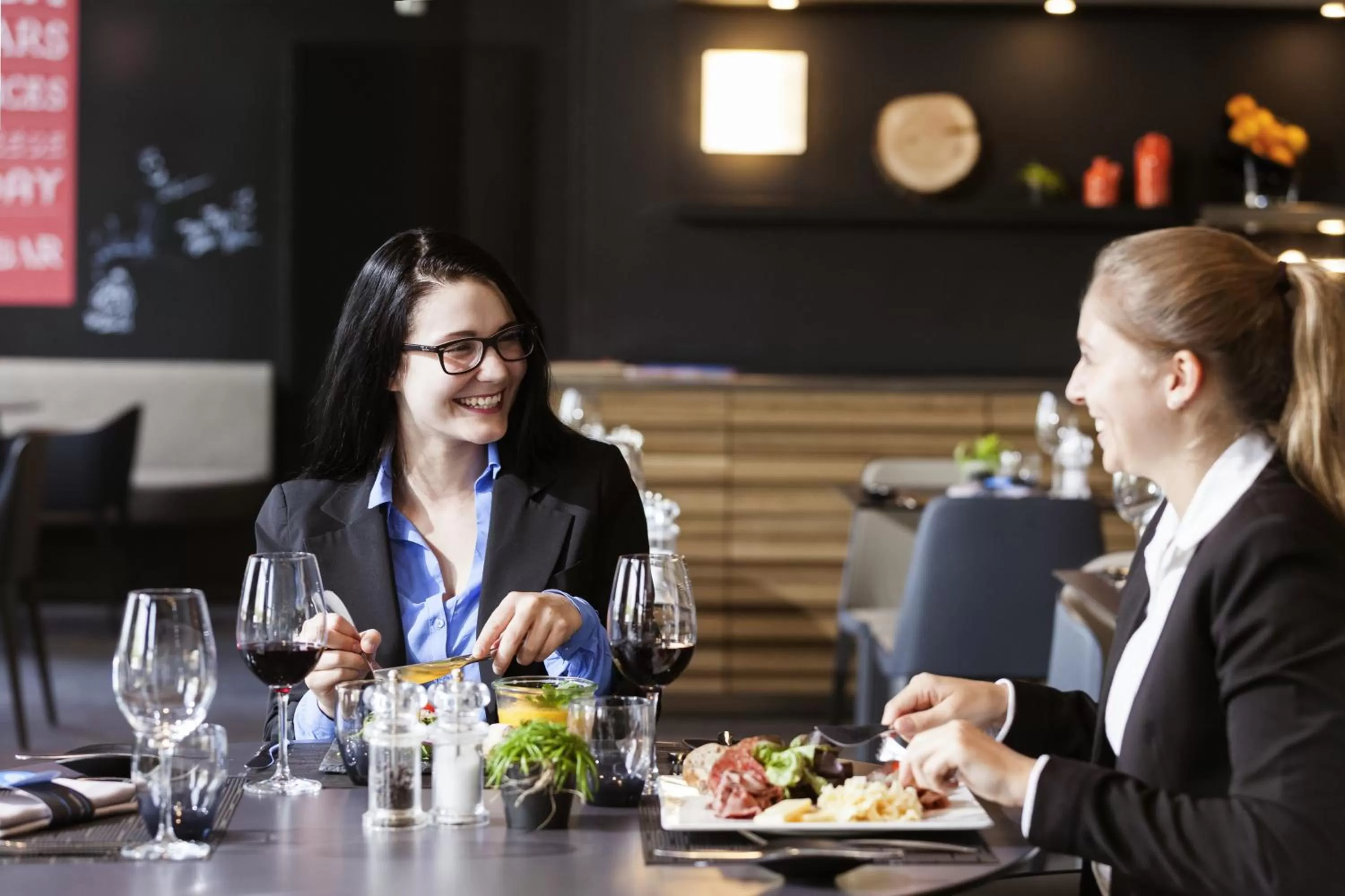 Restaurant/places to eat in Novotel Bern Expo