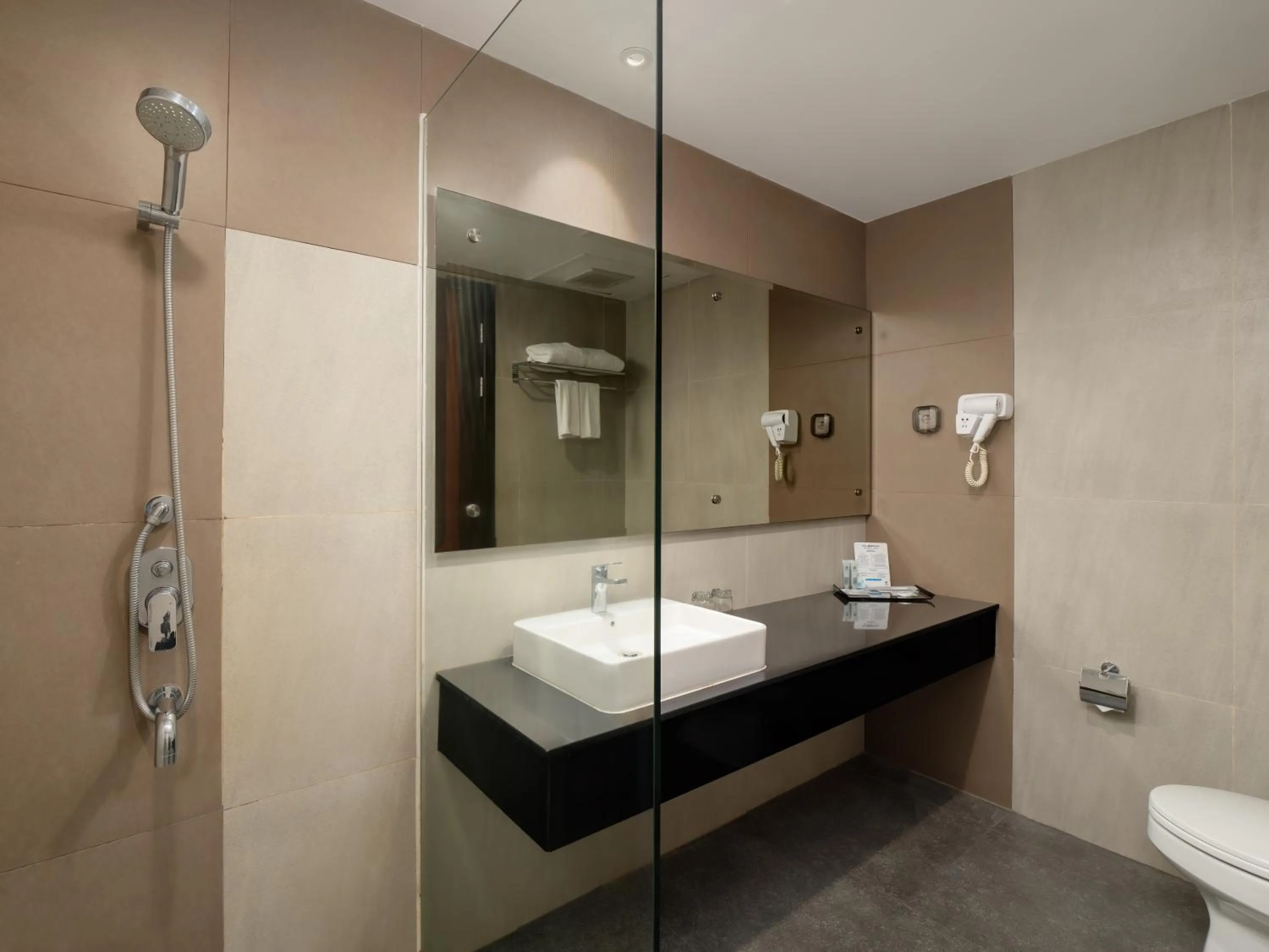 Bathroom in d'primahotel Kualanamu Airport Medan