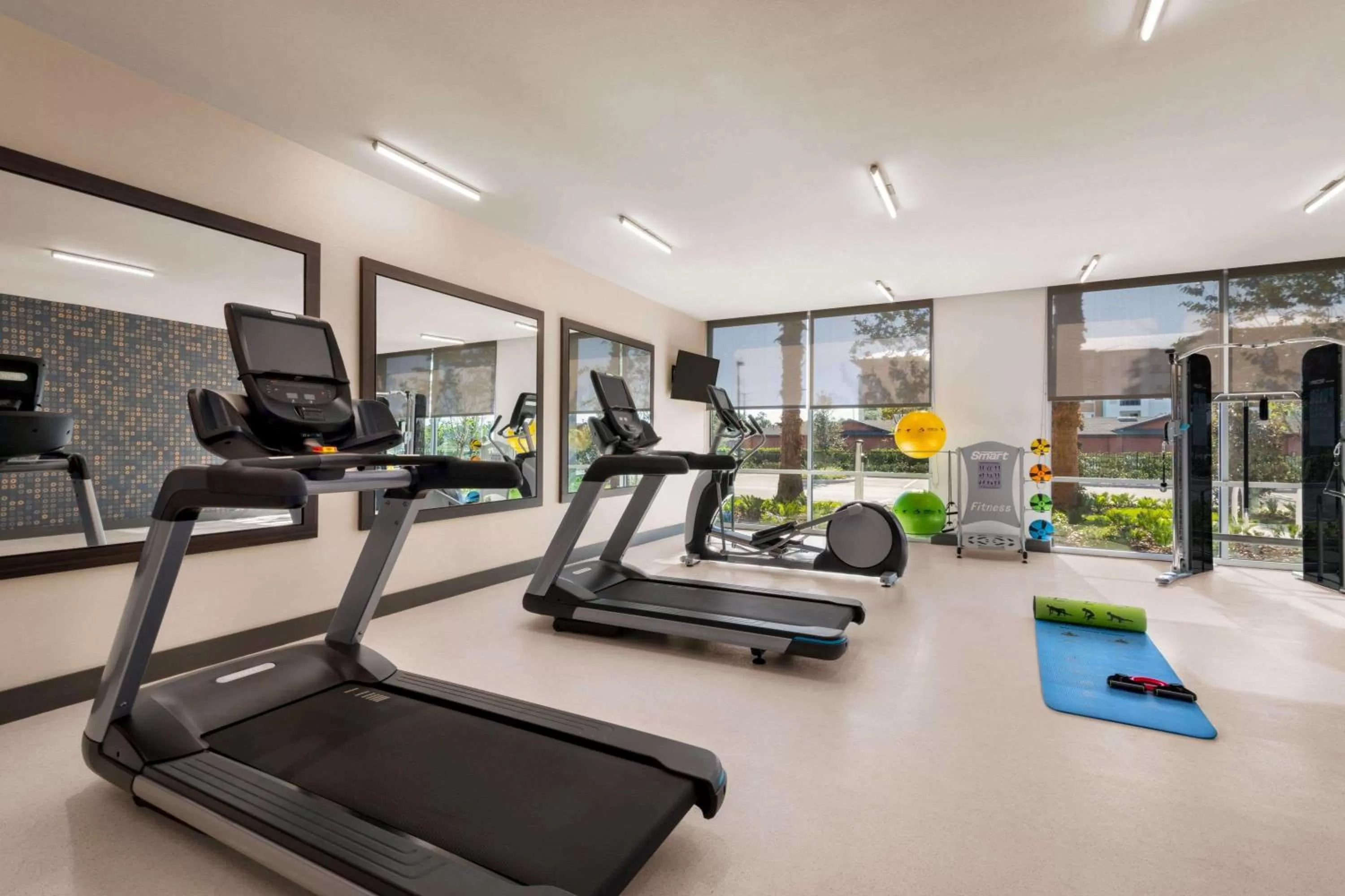 Fitness centre/facilities in La Quinta Inn & Suites by Wyndham Orlando I-Drive Theme Parks