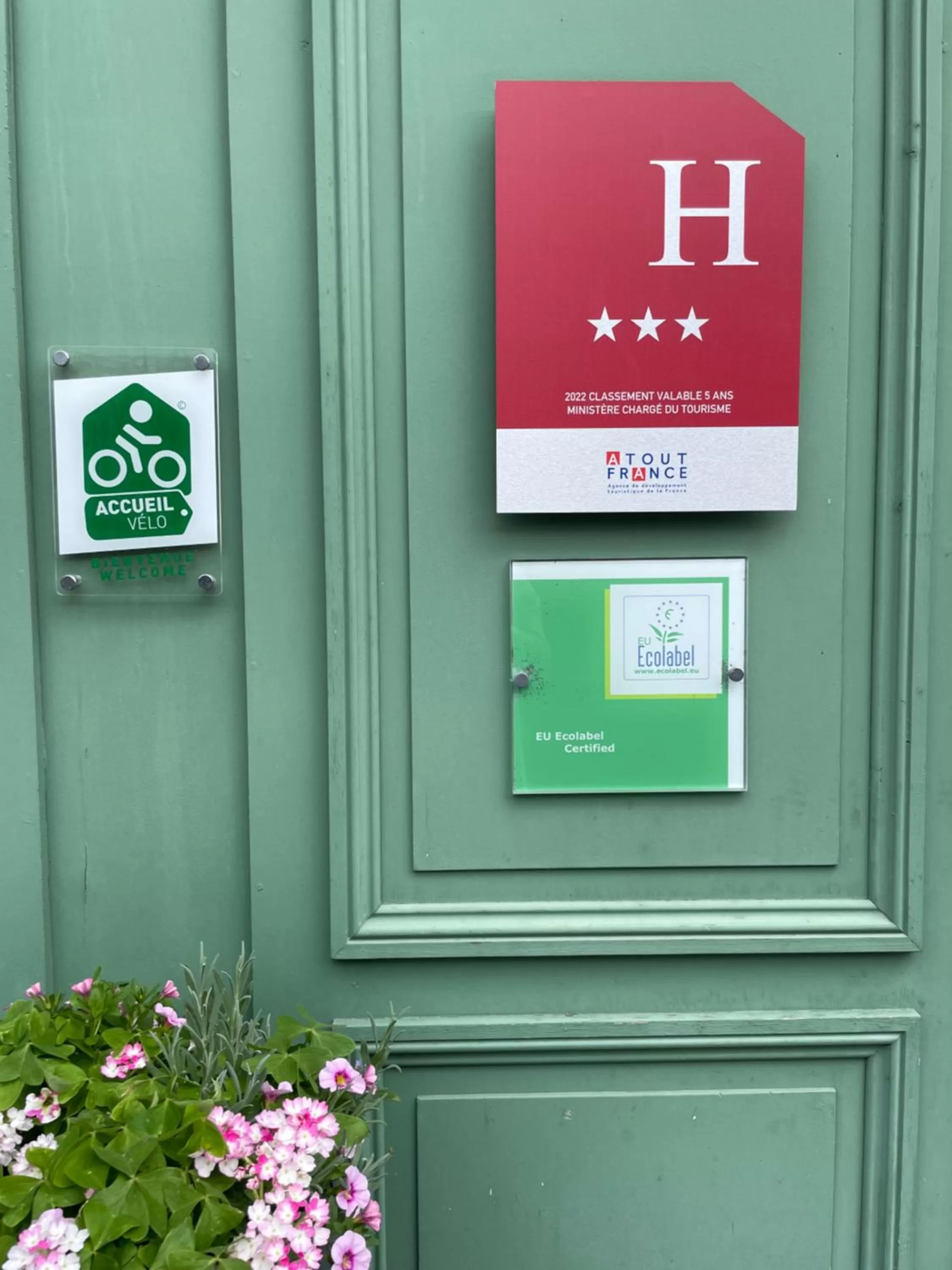Facade/entrance in Garden Hotel Rennes Centre Gare