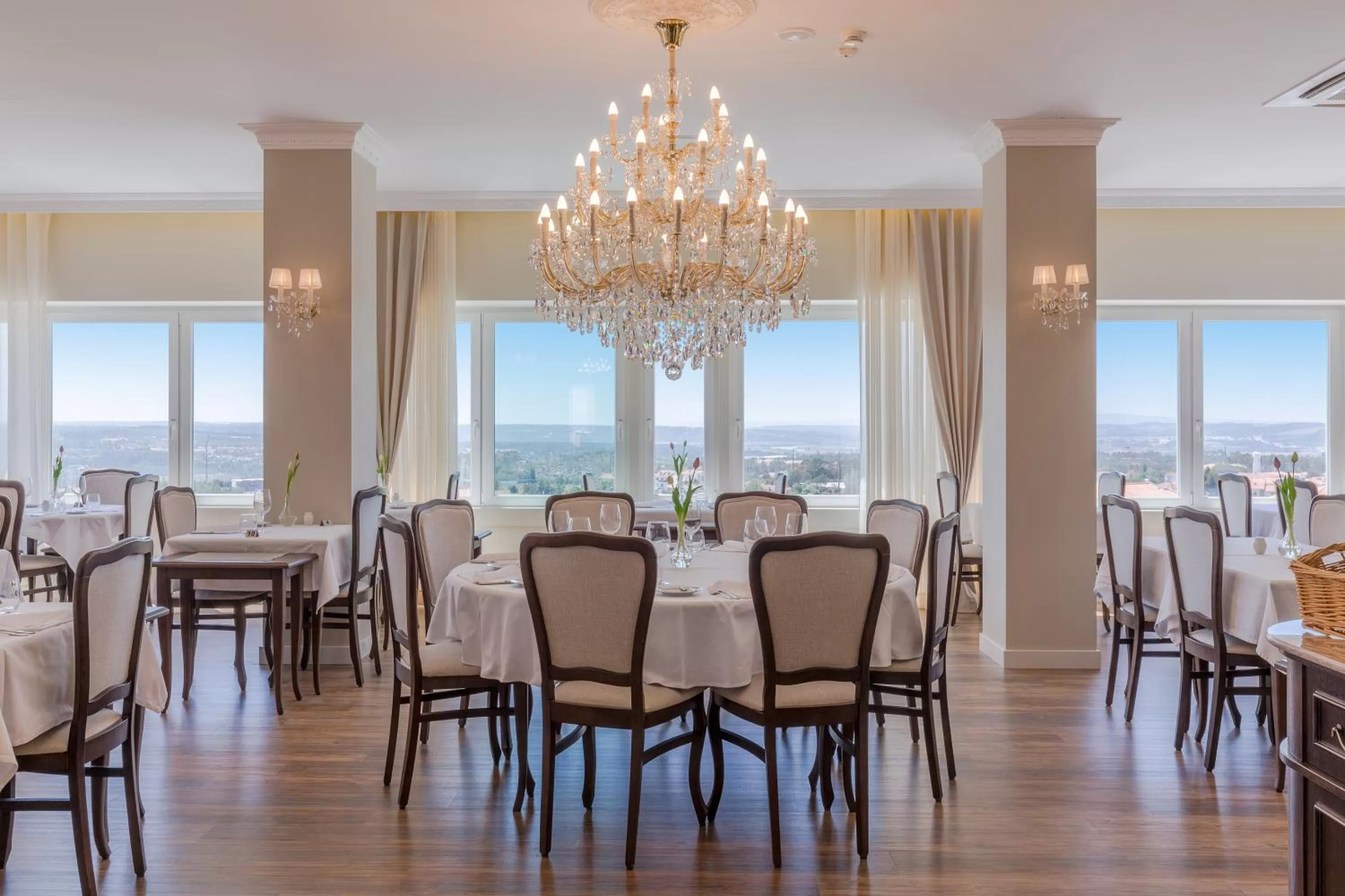 Restaurant/places to eat in Luna Hotel Turismo