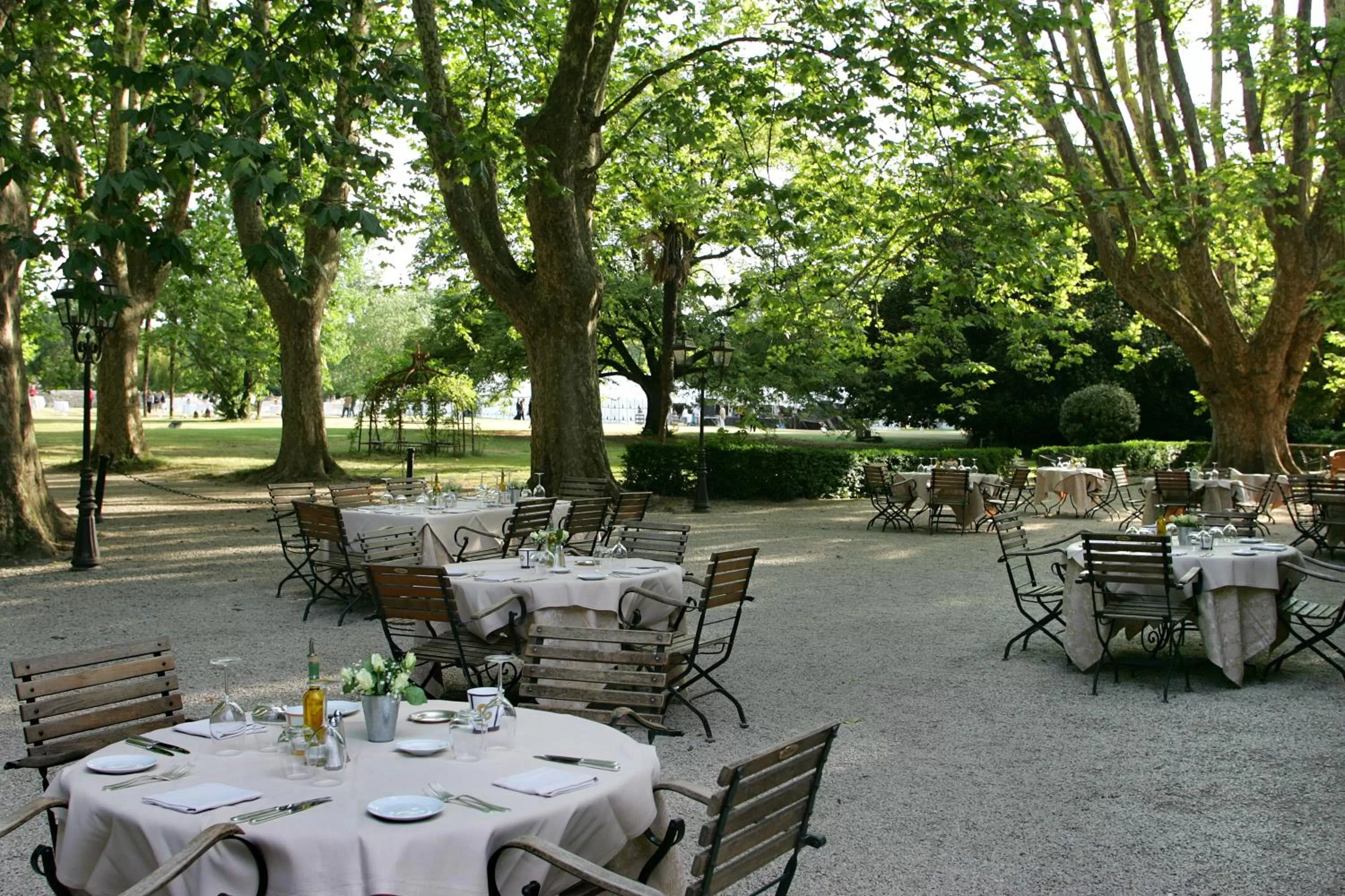 Restaurant/places to eat in Hotel Château Des Alpilles