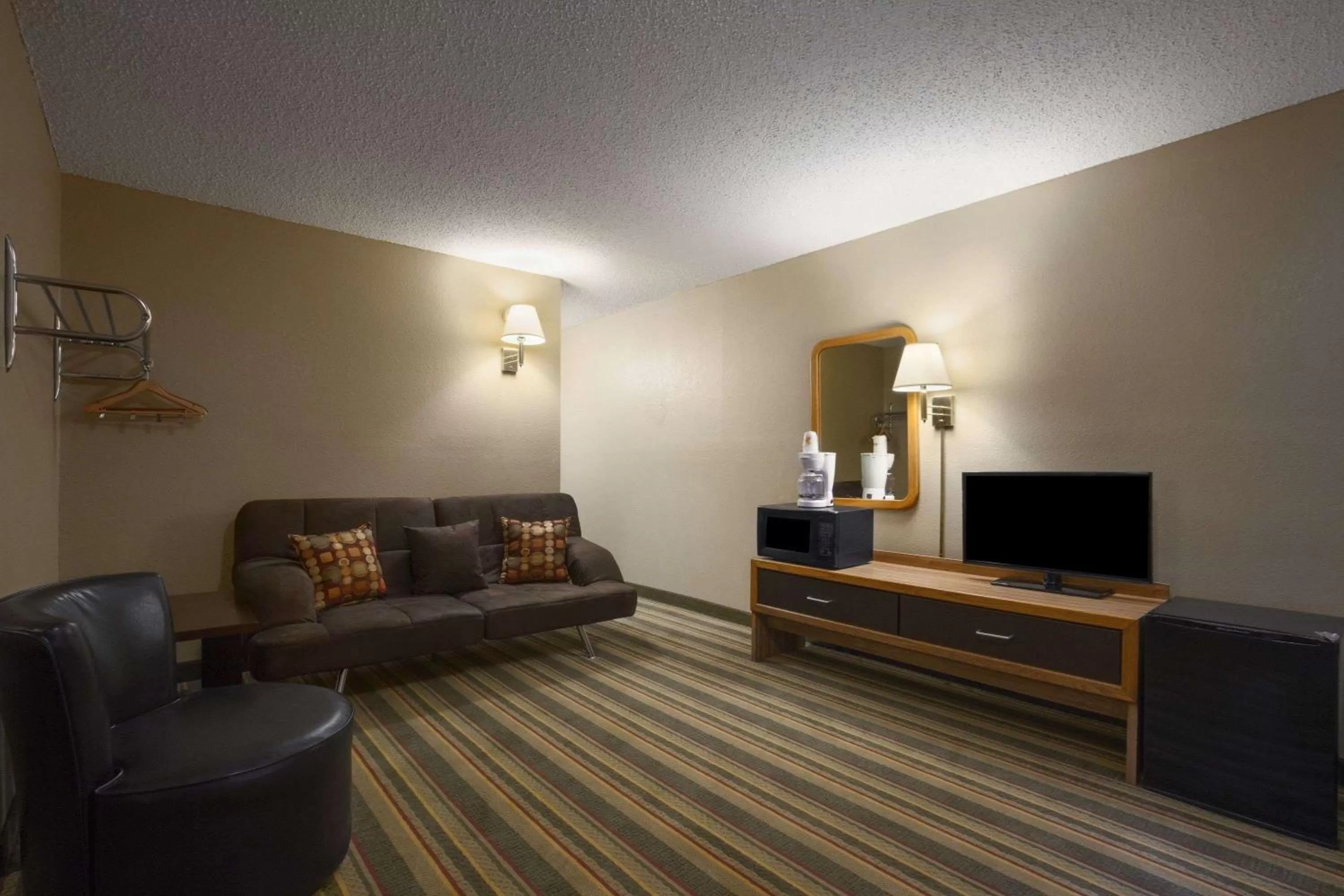 Photo of the whole room in Super 8 by Wyndham Blackwell