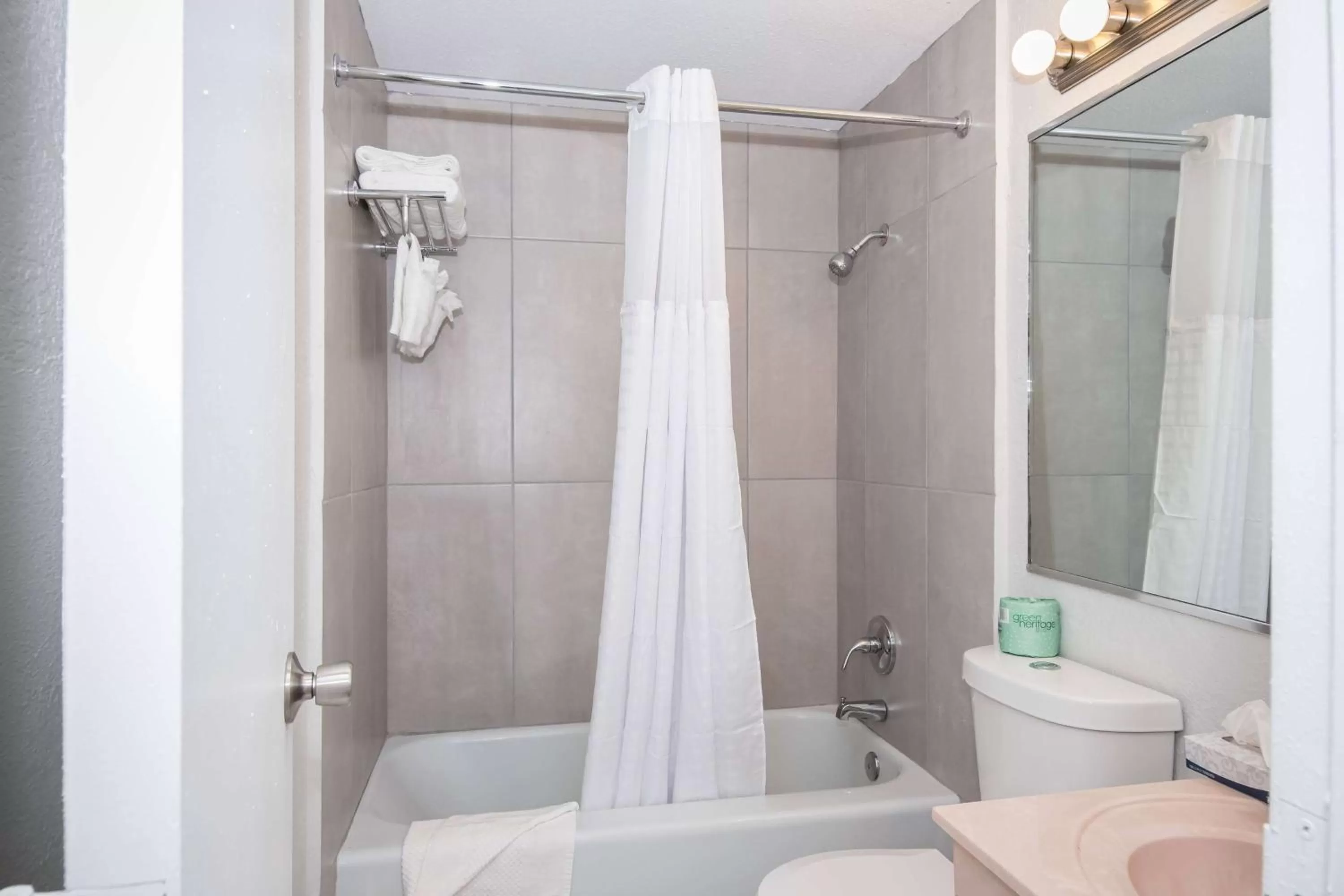 TV and multimedia in Baymont by Wyndham Altamonte Springs