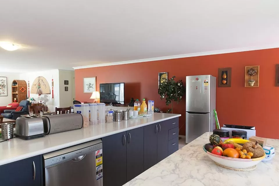 Communal kitchen in Arcadian Bed & Breakfast