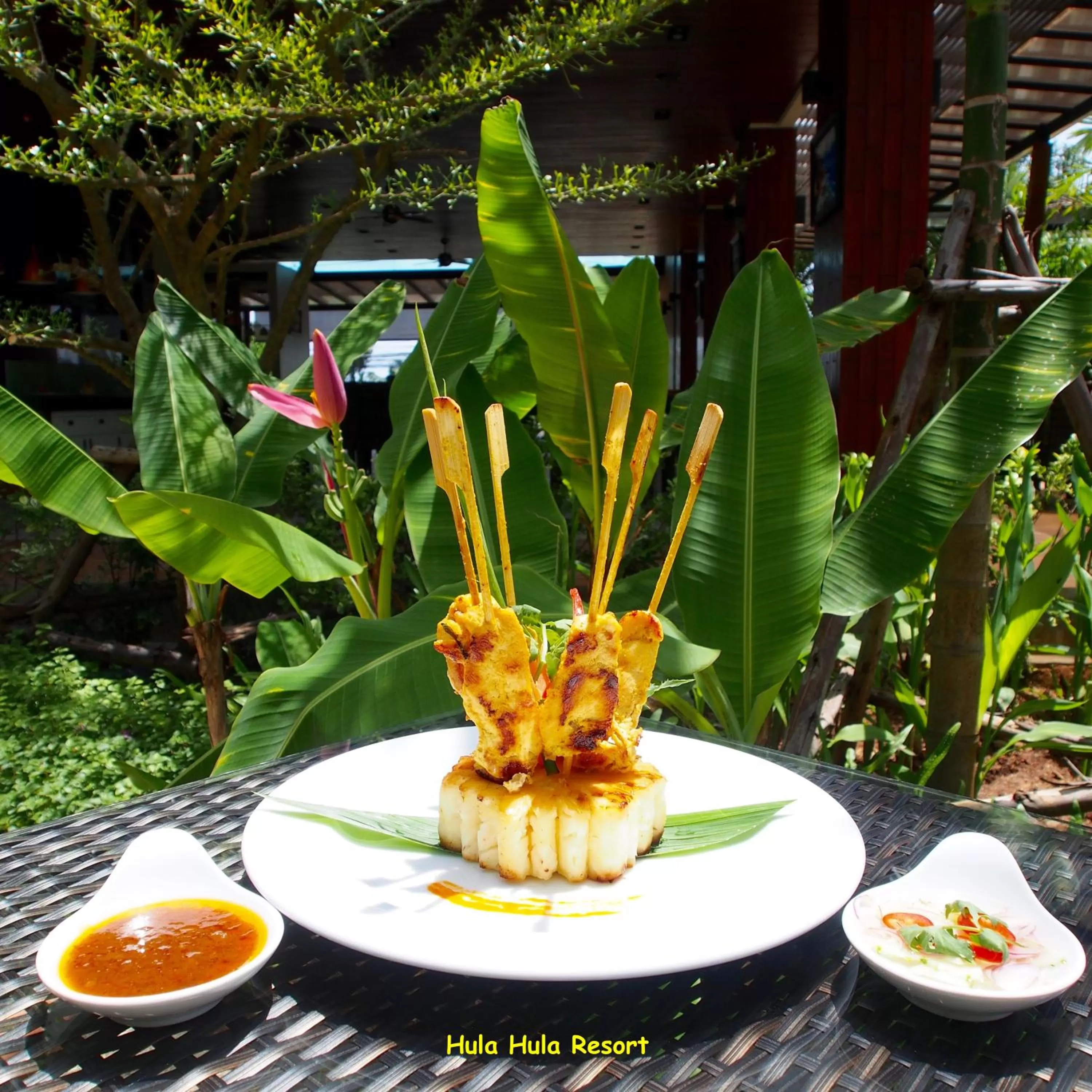 Lunch in HULA HULA RESORT l truly tropical and fun wellness