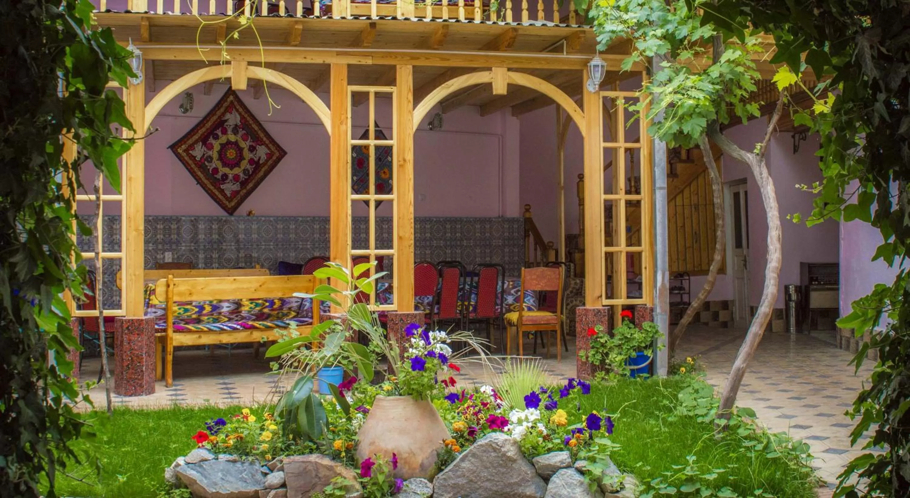 Patio in Jahongir Guest House