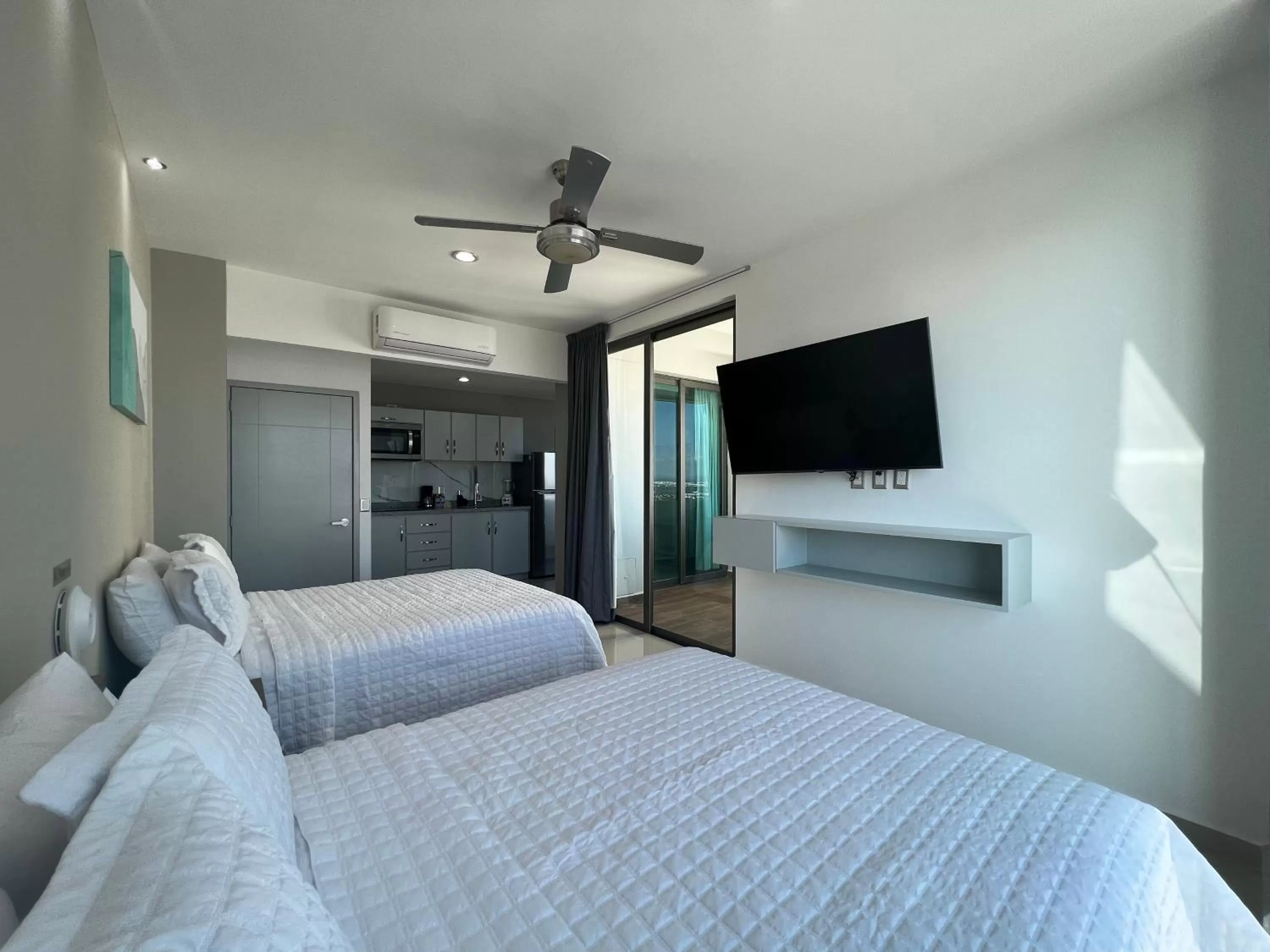 Bedroom, Bed in Hotel Tramonto Mazatlan