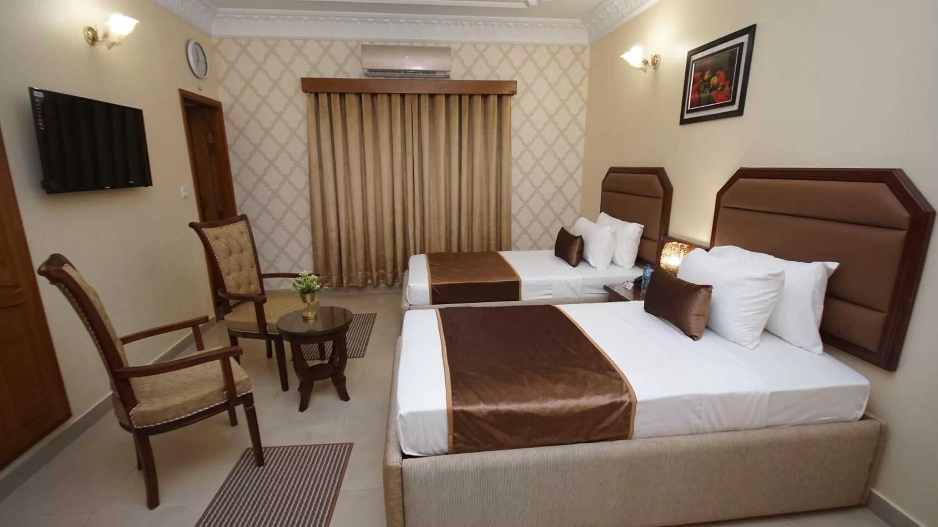 Bed in World Inn Karachi