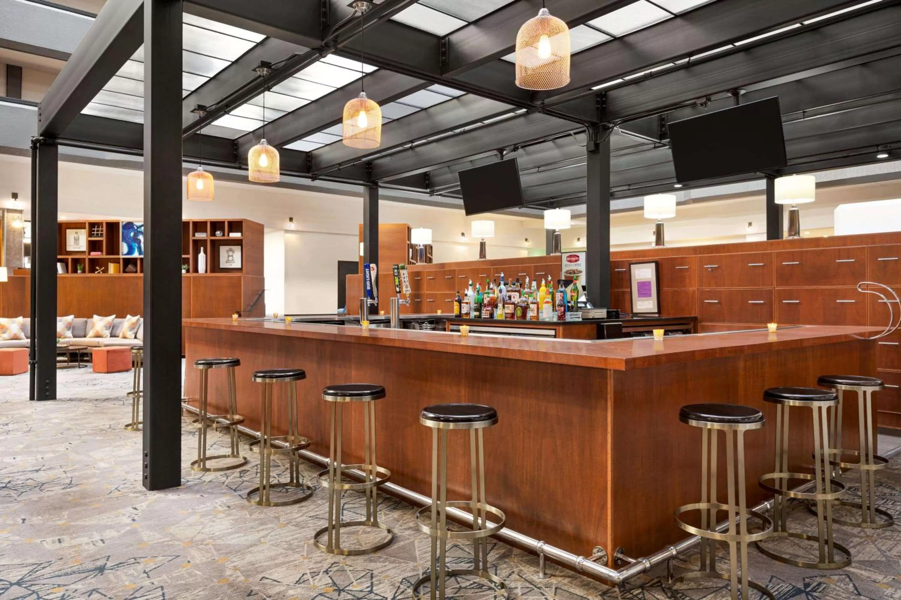 Lounge or bar in Wyndham Fort Smith City Center