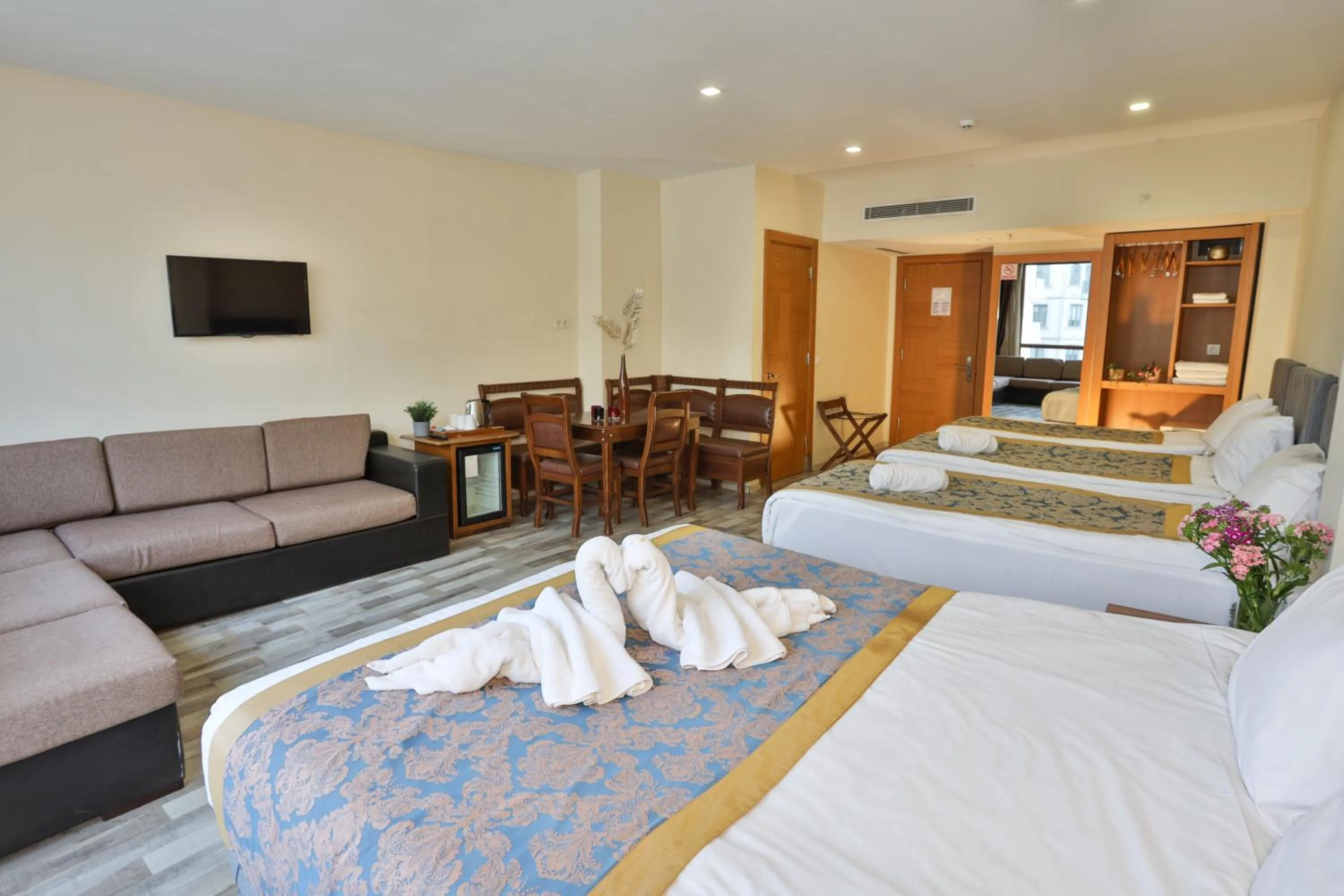 Seating area, Bed in Cumbali Plaza Hotel