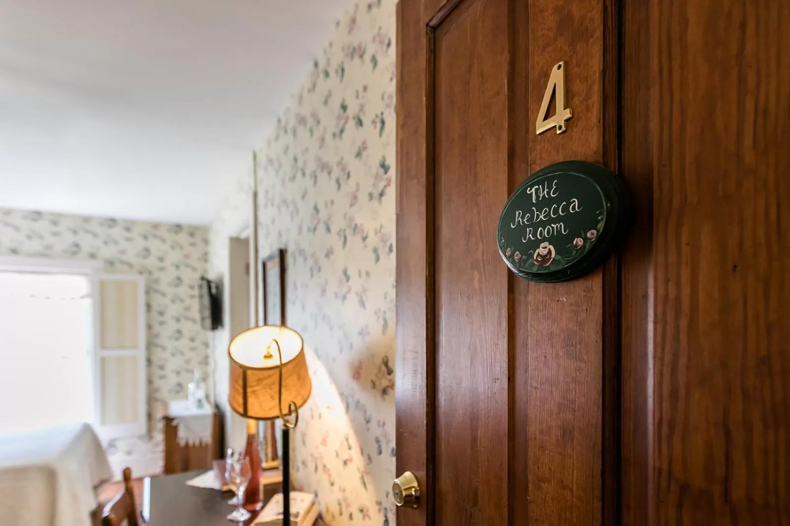 Logo/Certificate/Sign, Bed in The Babcock House