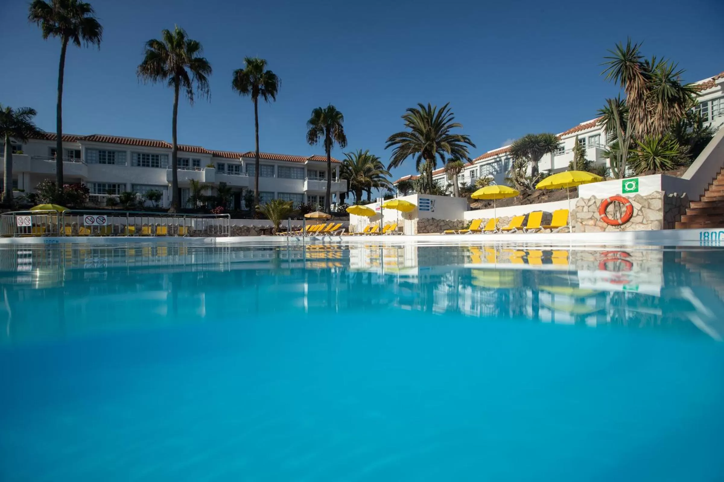Swimming pool in Fuentepark Apartments