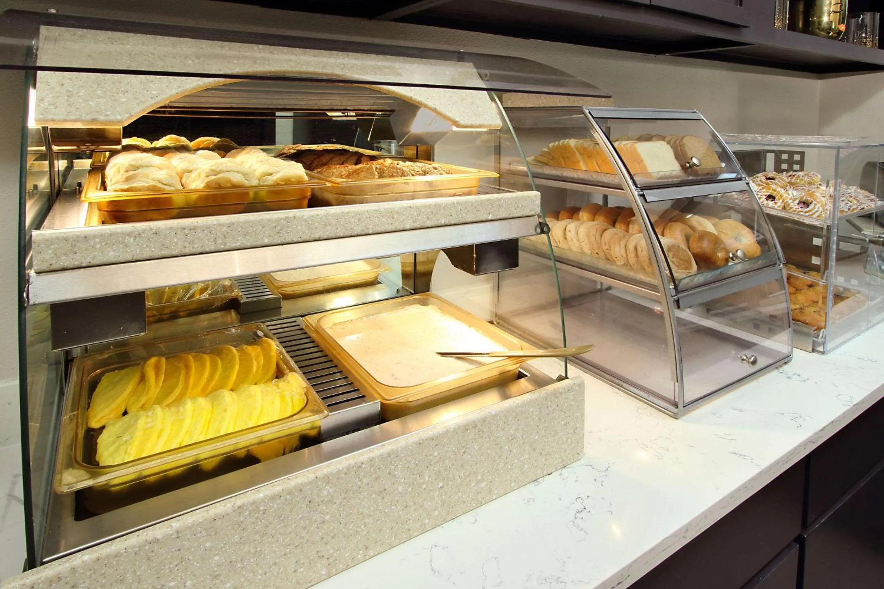 Restaurant/places to eat in Hotel Ylem