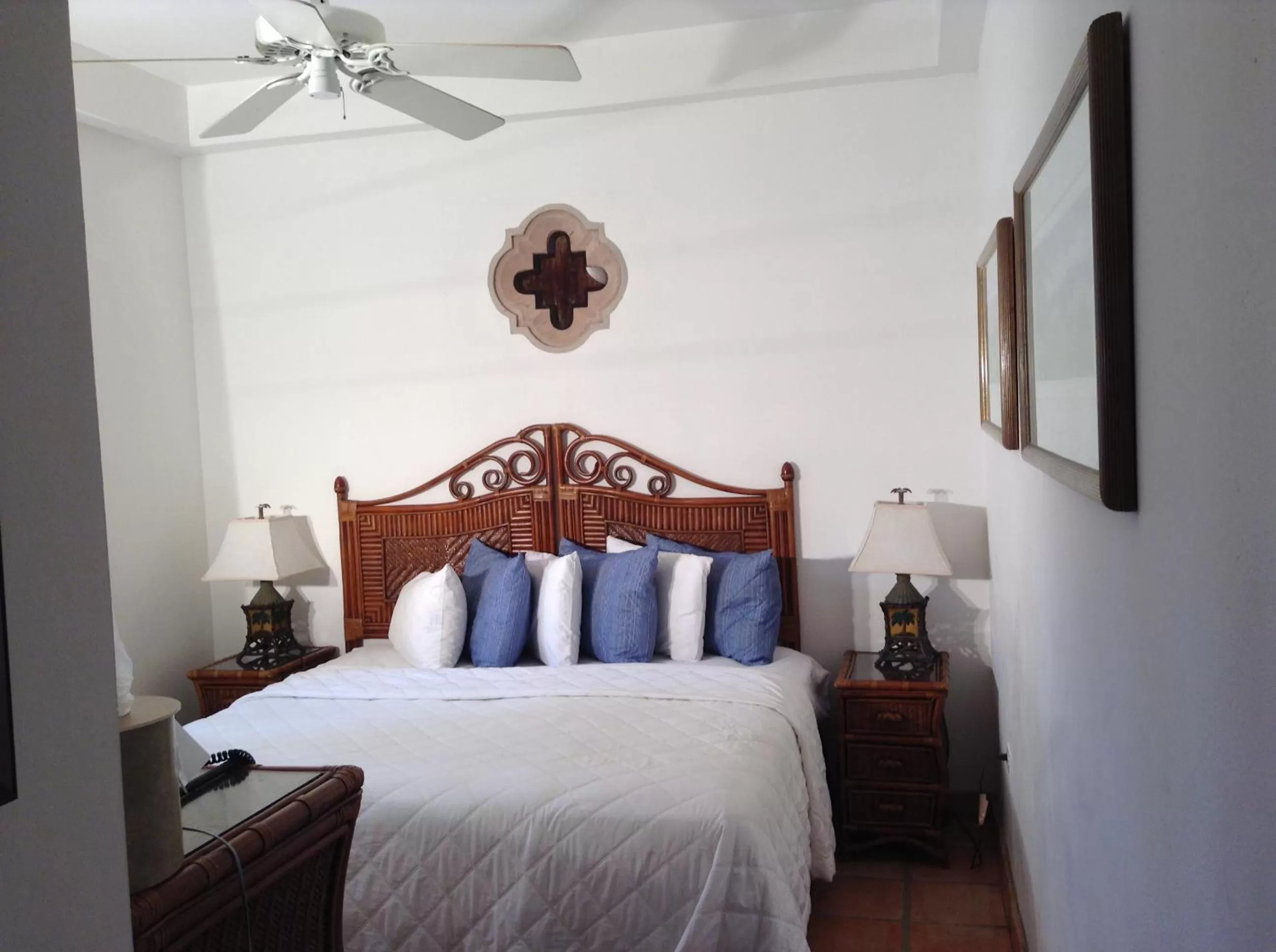 Photo of the whole room, Bed in Acacia Boutique Hotel