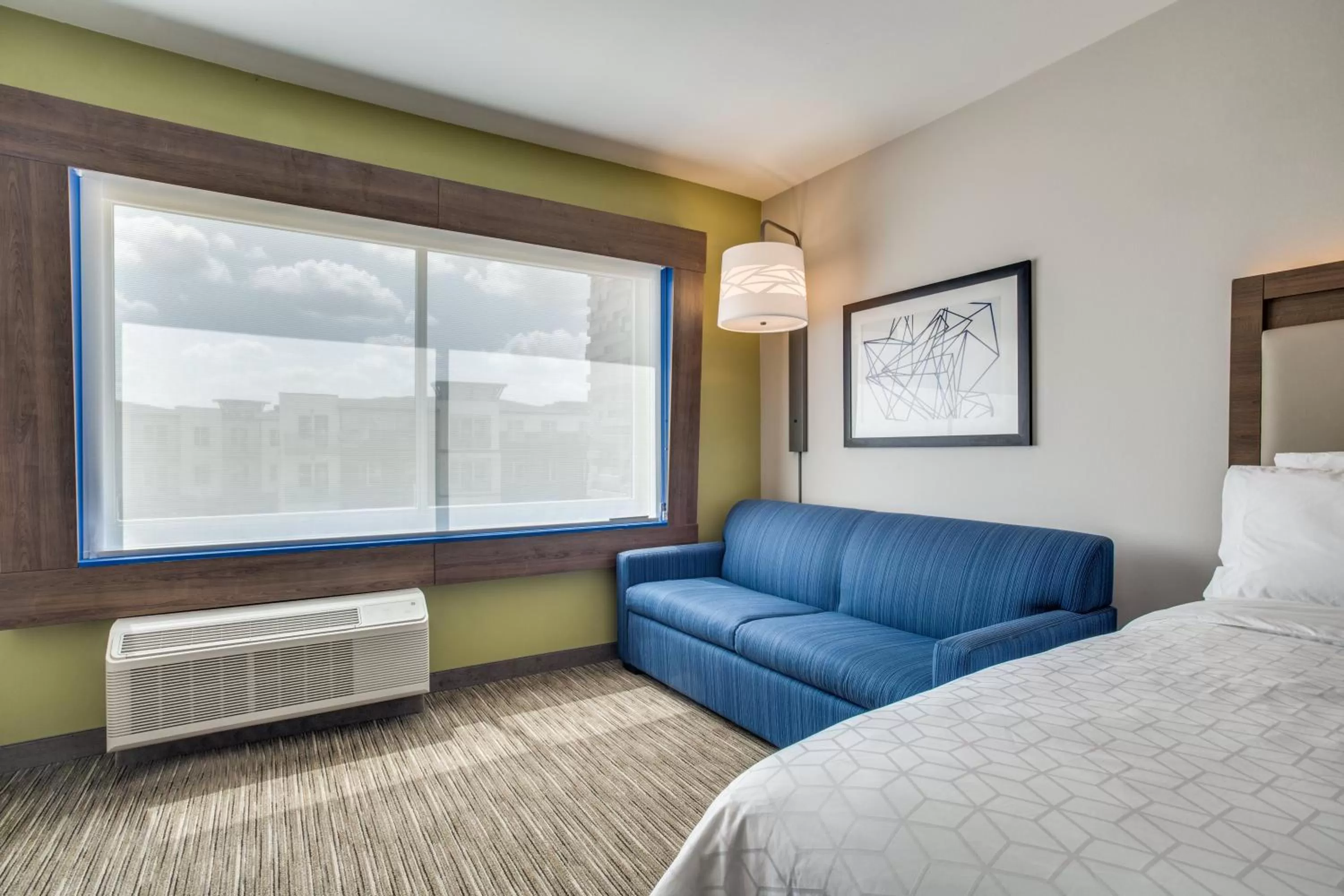 Photo of the whole room, Bed in Holiday Inn Express & Suites - Denton South by IHG