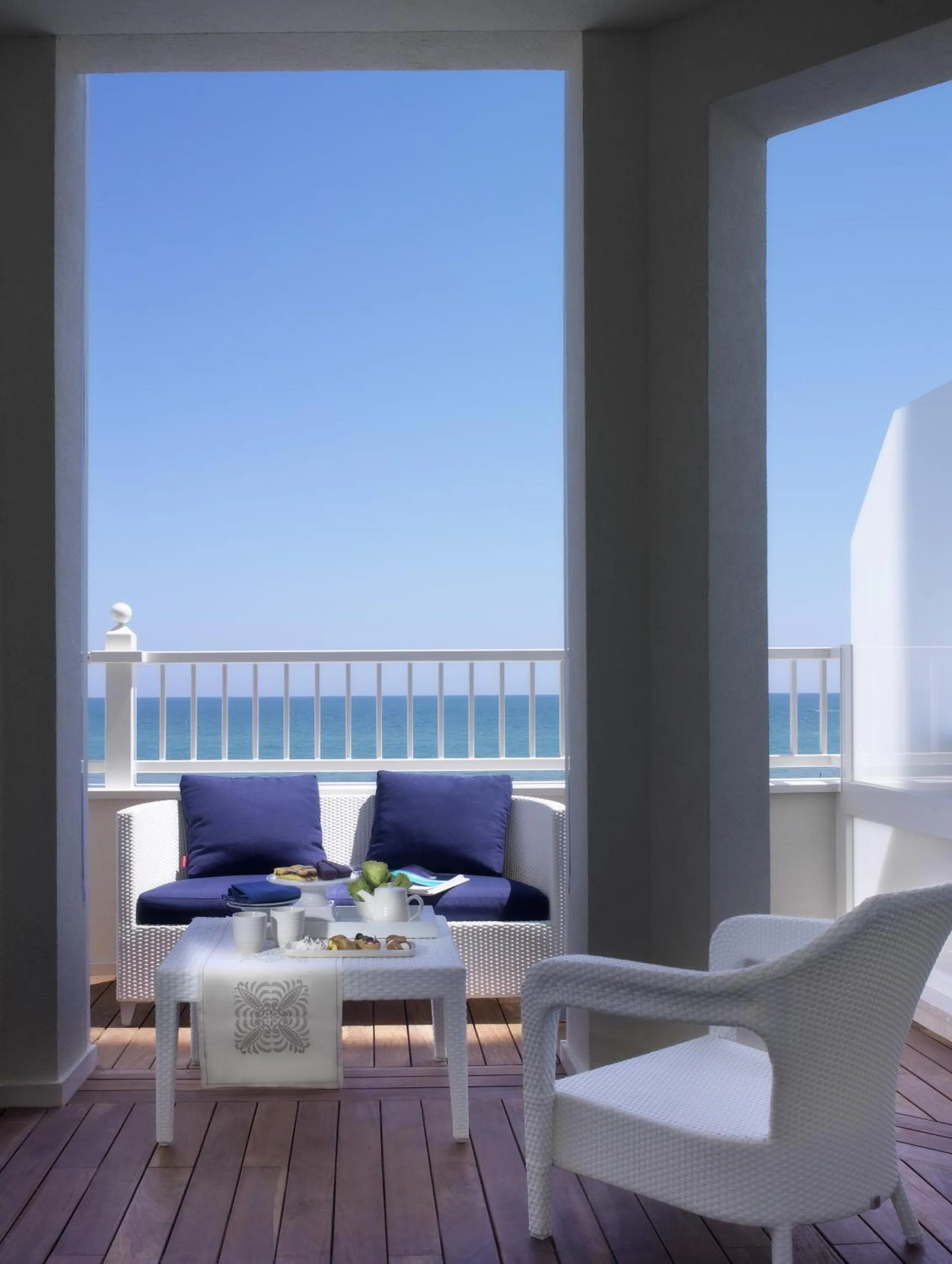 Day in Hotel Tiffany's