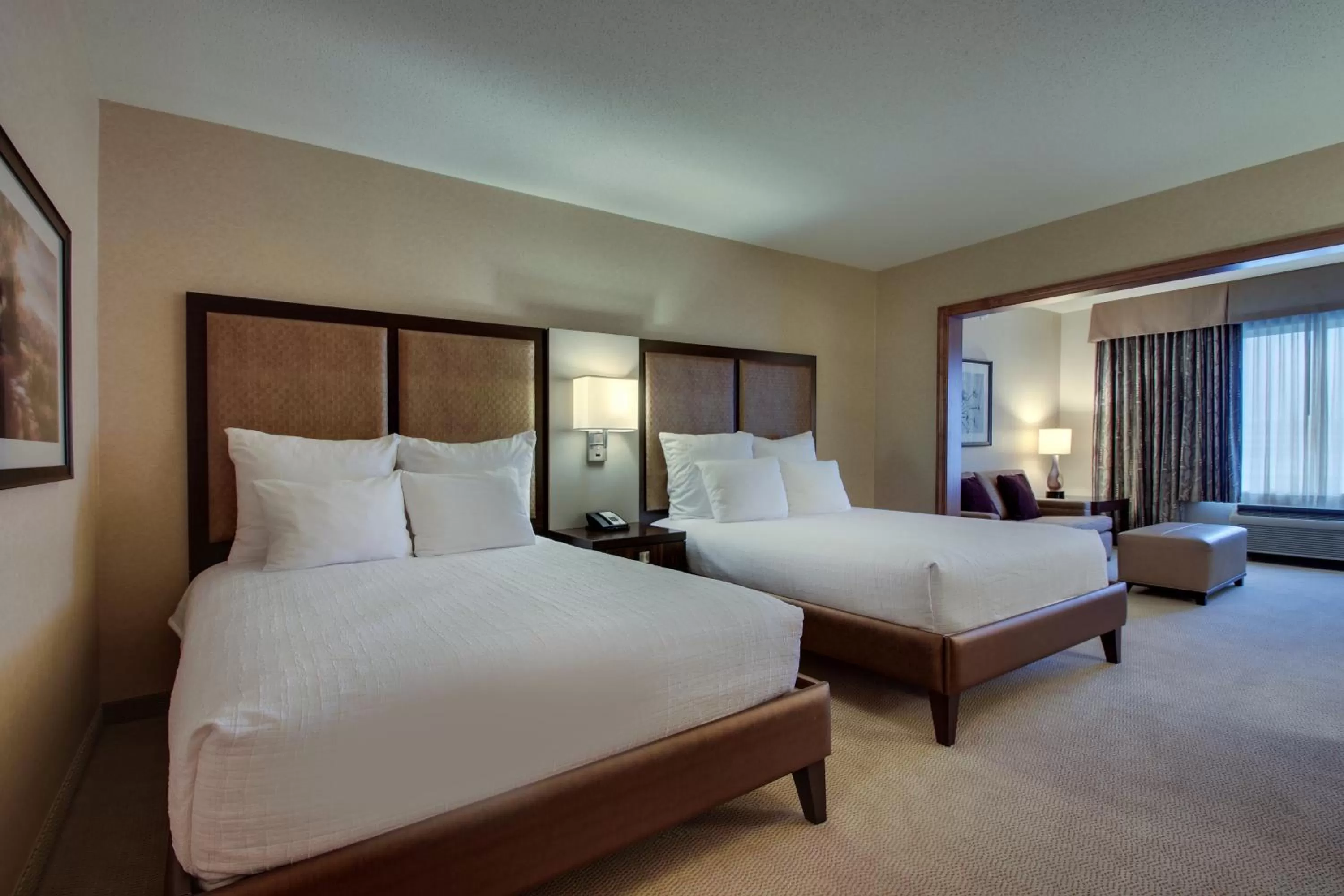 Bedroom, Bed in The Inn at Charles Town / Hollywood Casino