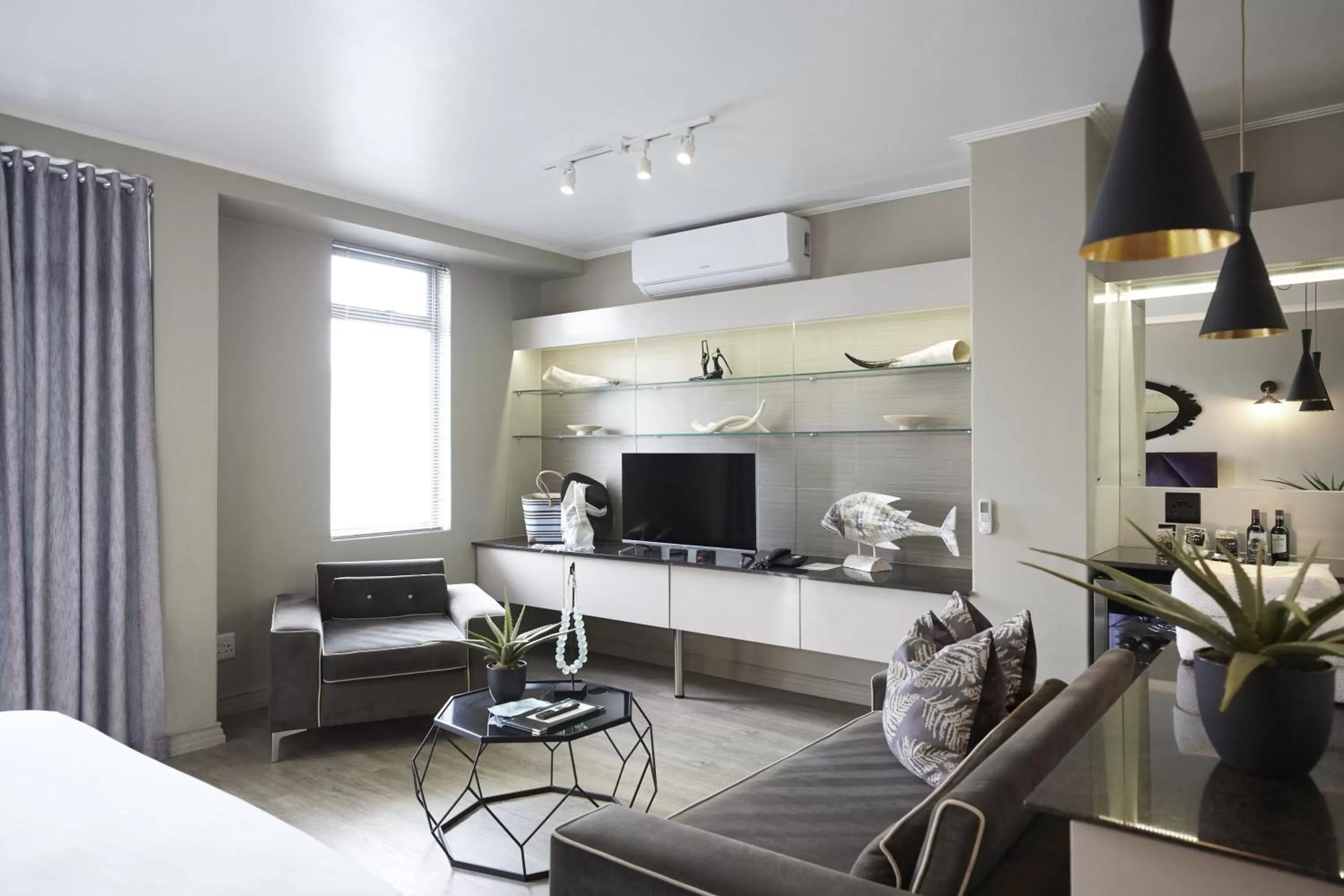 TV and multimedia, Bed in The Hyde All Suite Hotel