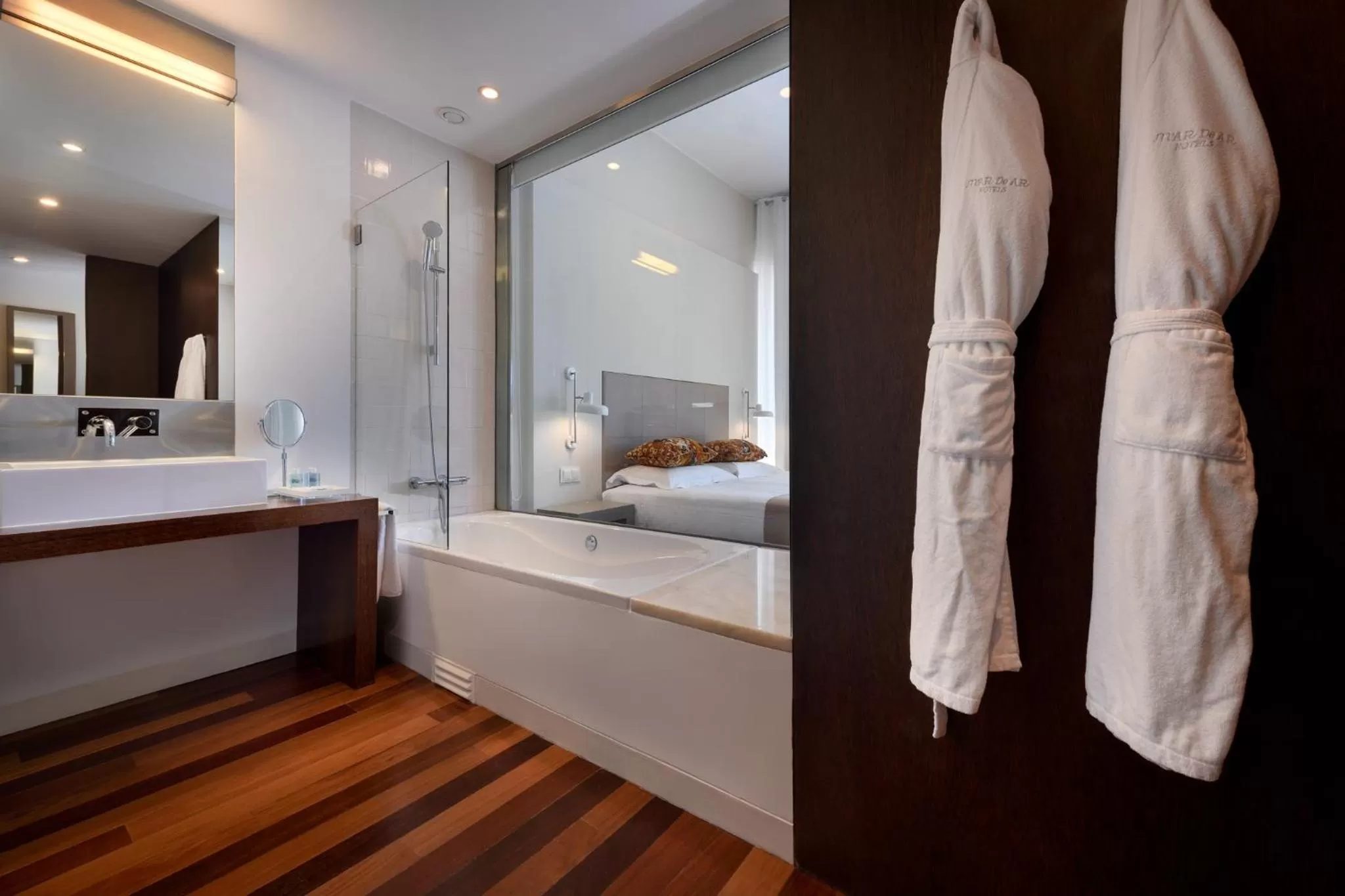 Bathroom, Bed in M'AR De AR Aqueduto