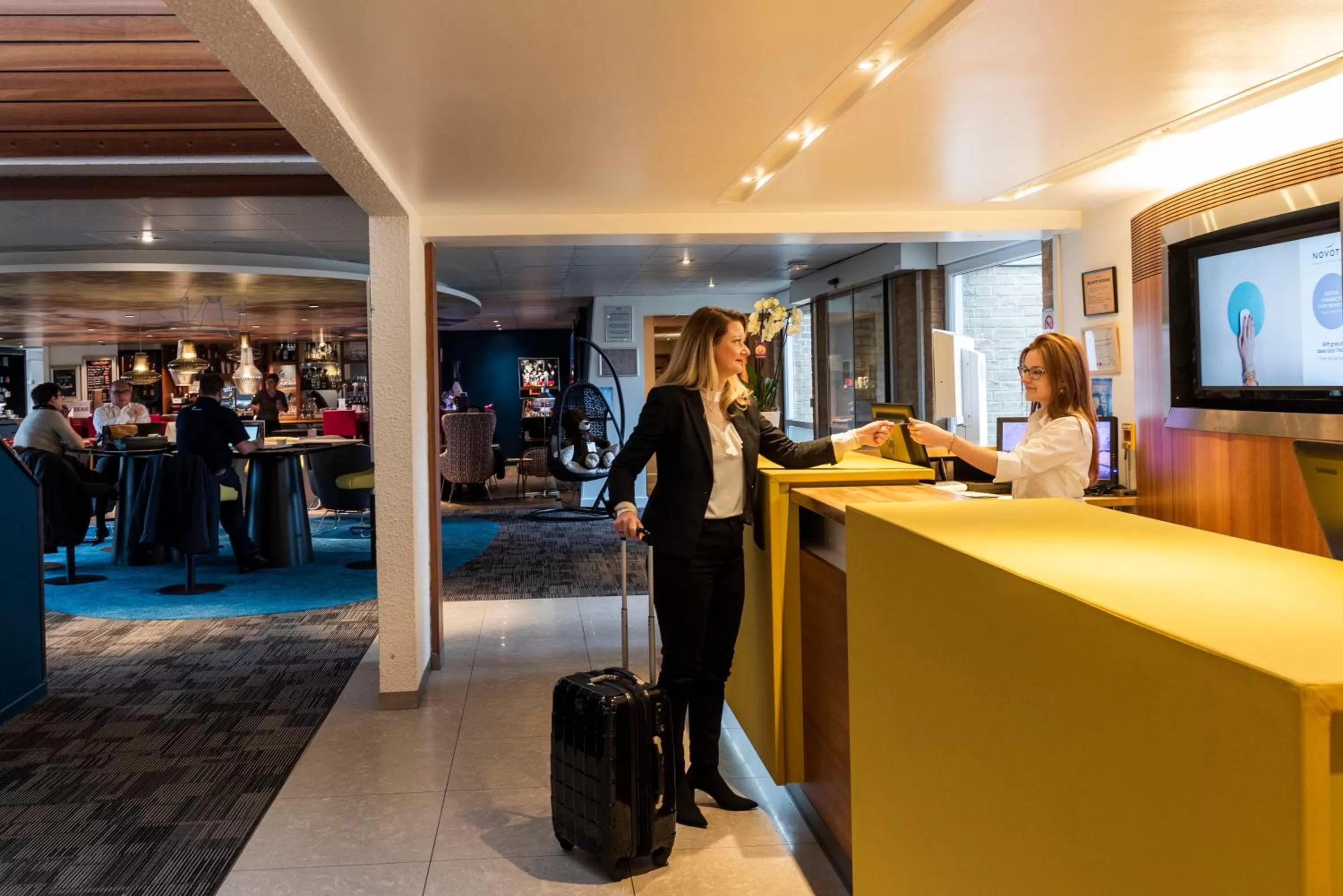 Lobby or reception in Hôtel Novotel Valenciennes