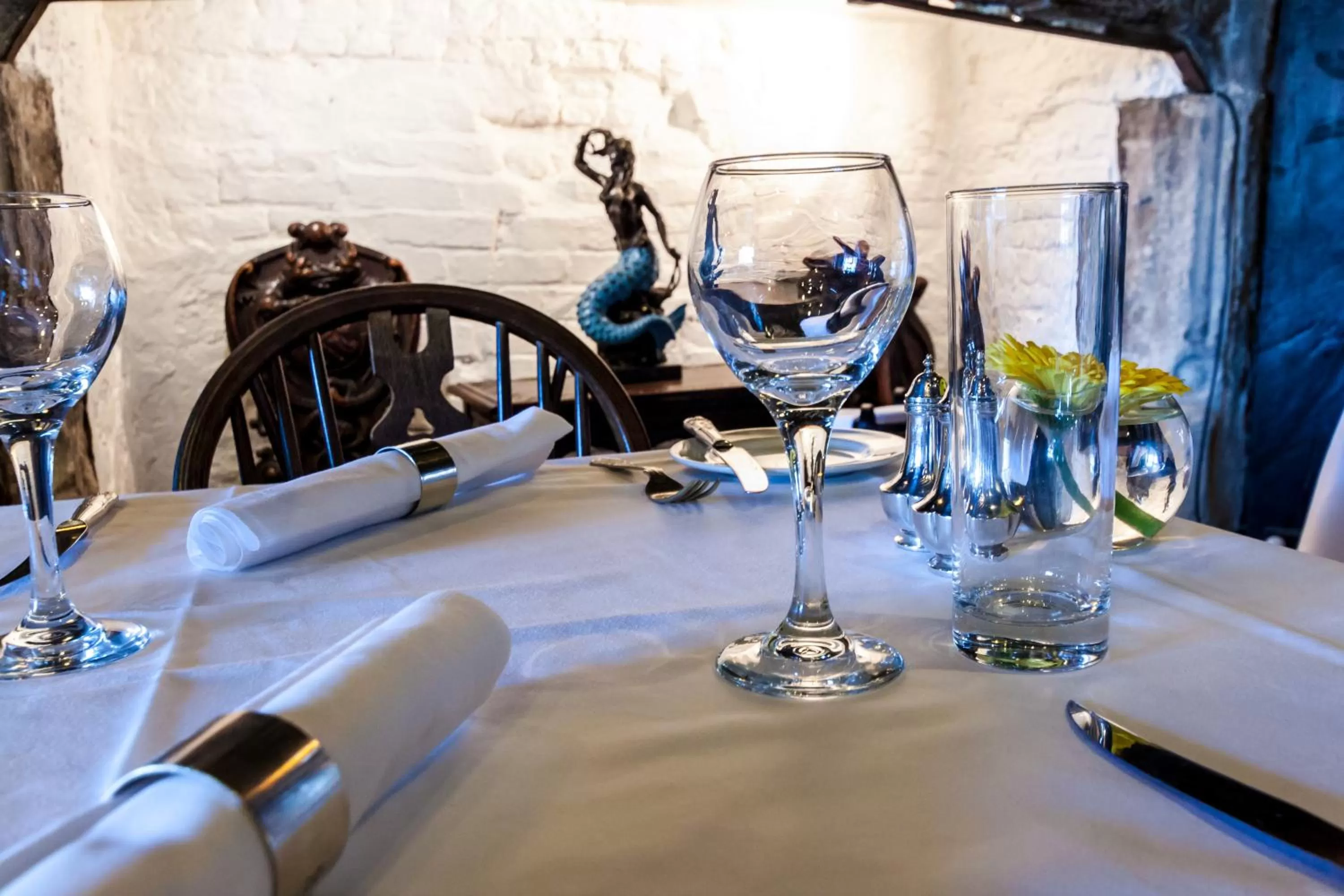 Restaurant/places to eat in Mermaid Inn