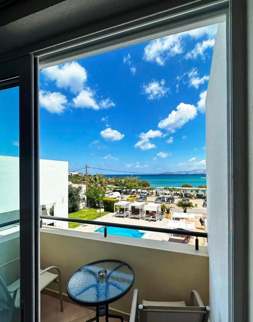 Restaurant/places to eat in Faedra Beach