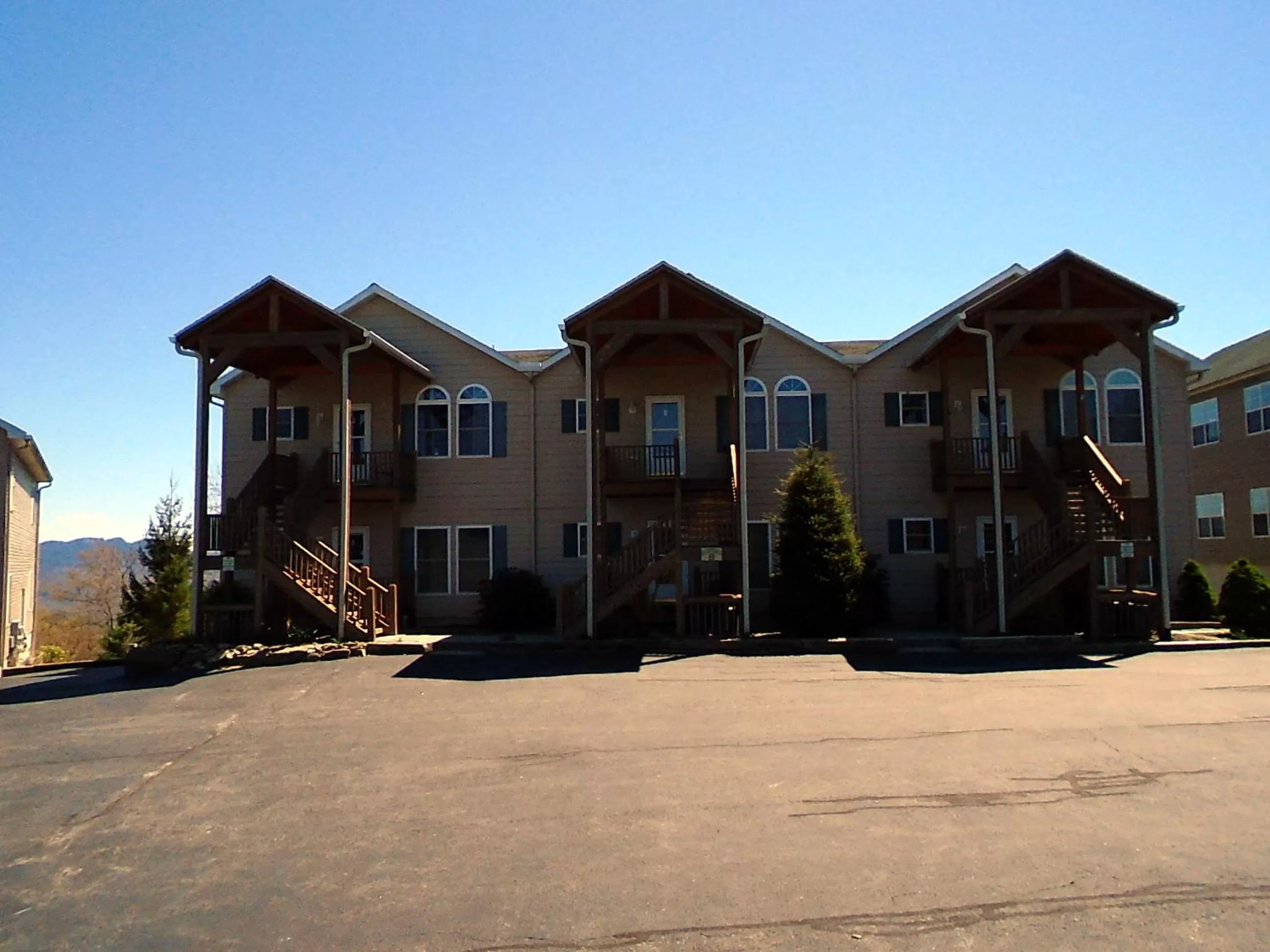 Facade/entrance in Klonteska Condominiums By VCI Real Estate Services