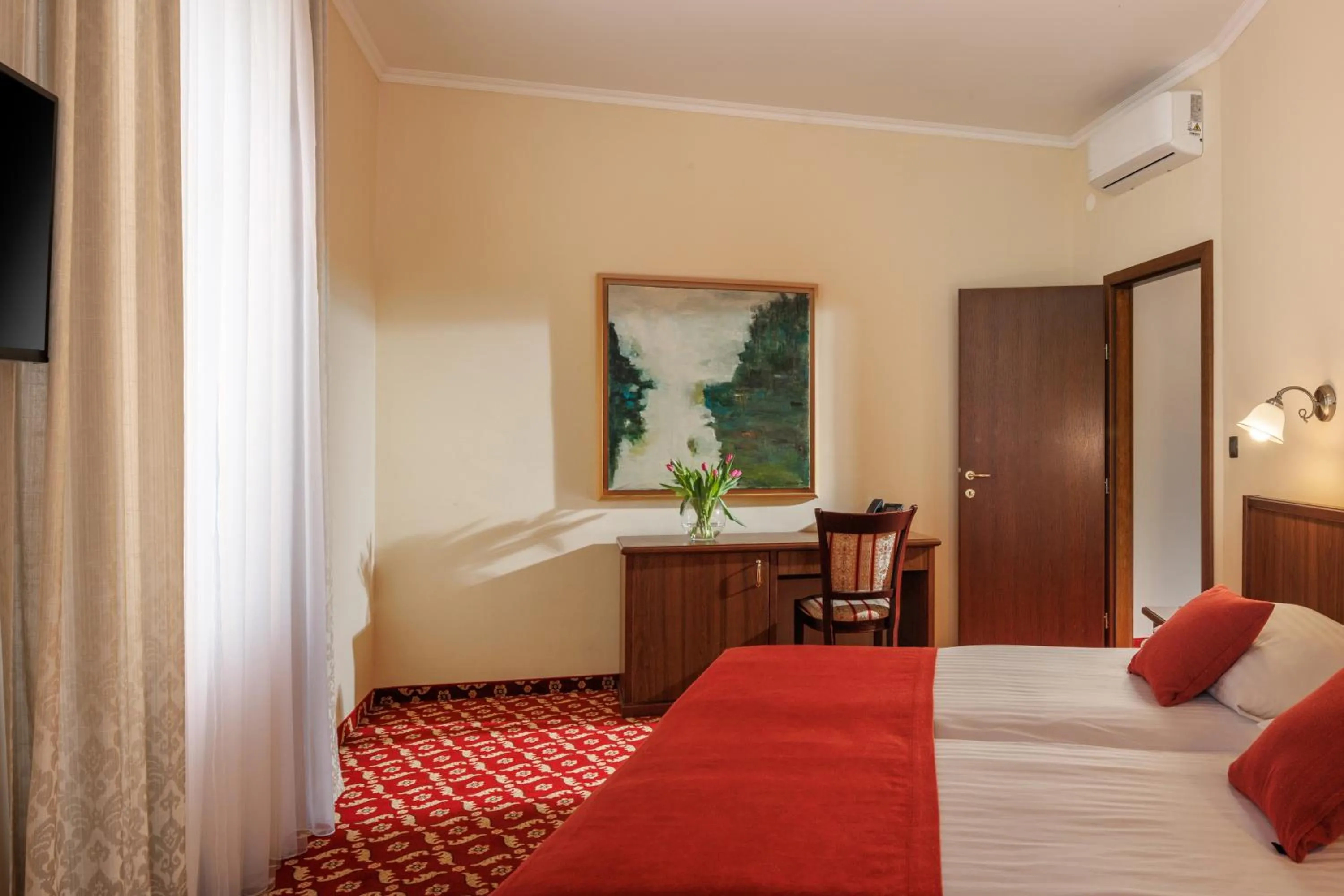 TV and multimedia, Bed in Hotel Continental