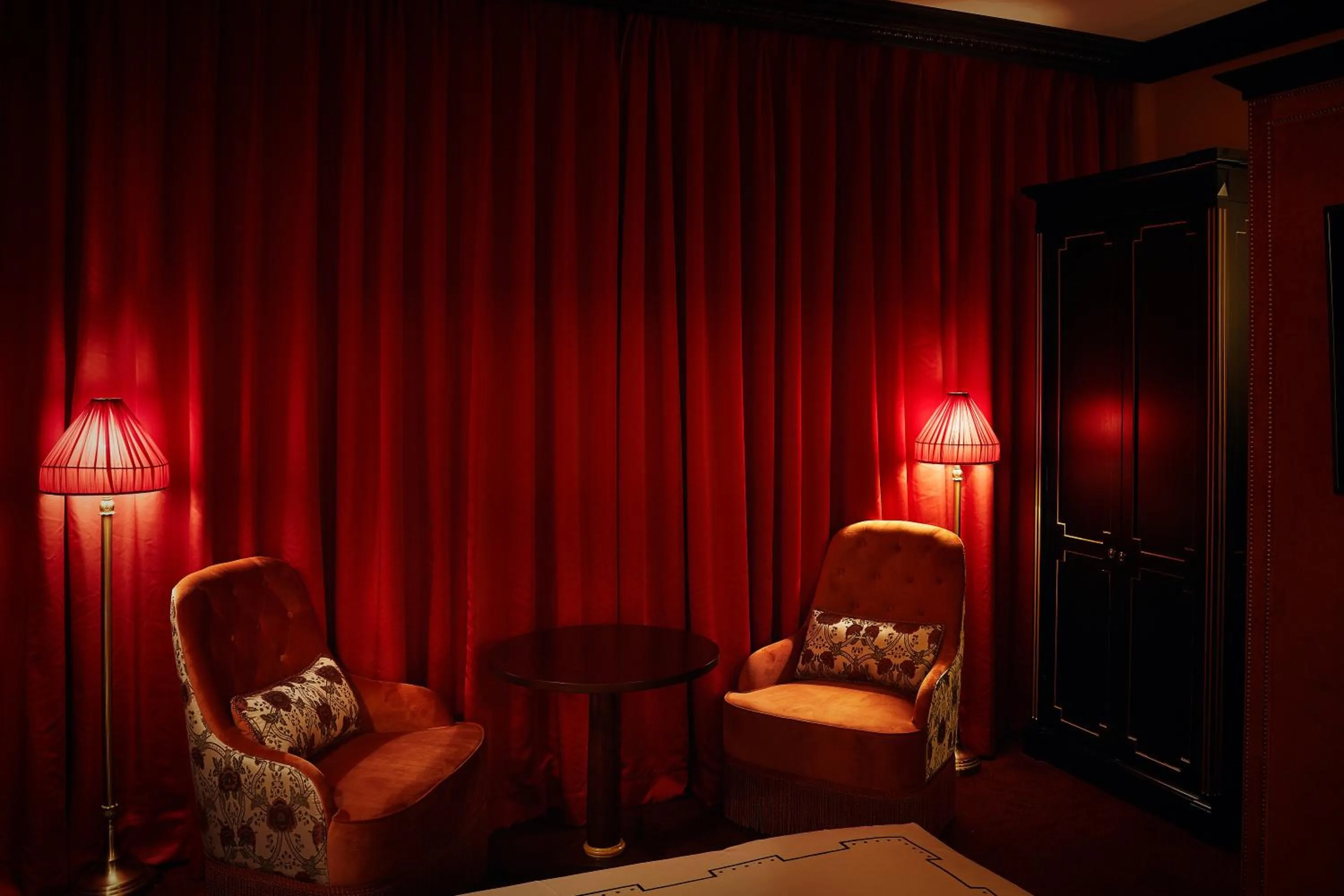 Photo of the whole room in L'Escape Hotel