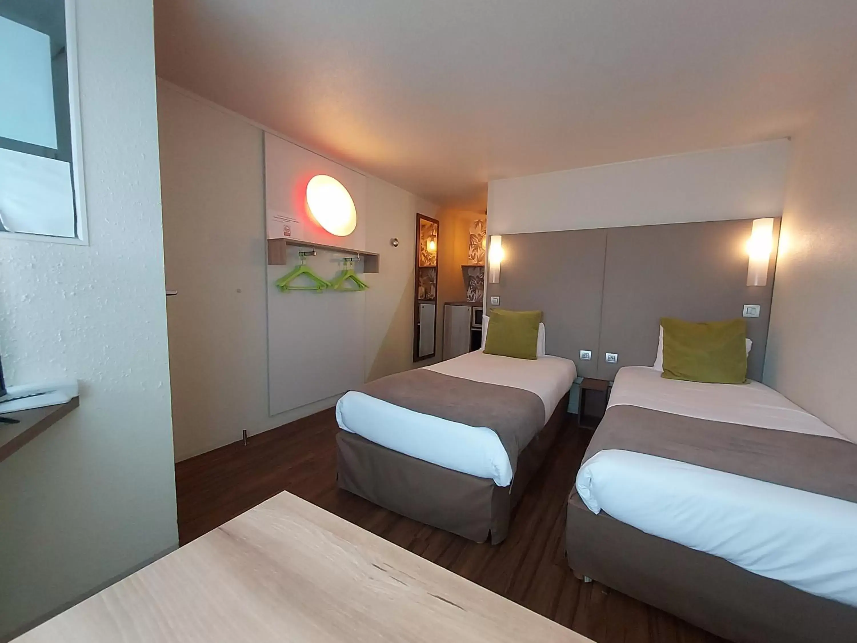 2 Single Beds - Superior Room in Campanile Le Mans Est 2 Single Beds - Superior Room in Campanile Le Mans Est