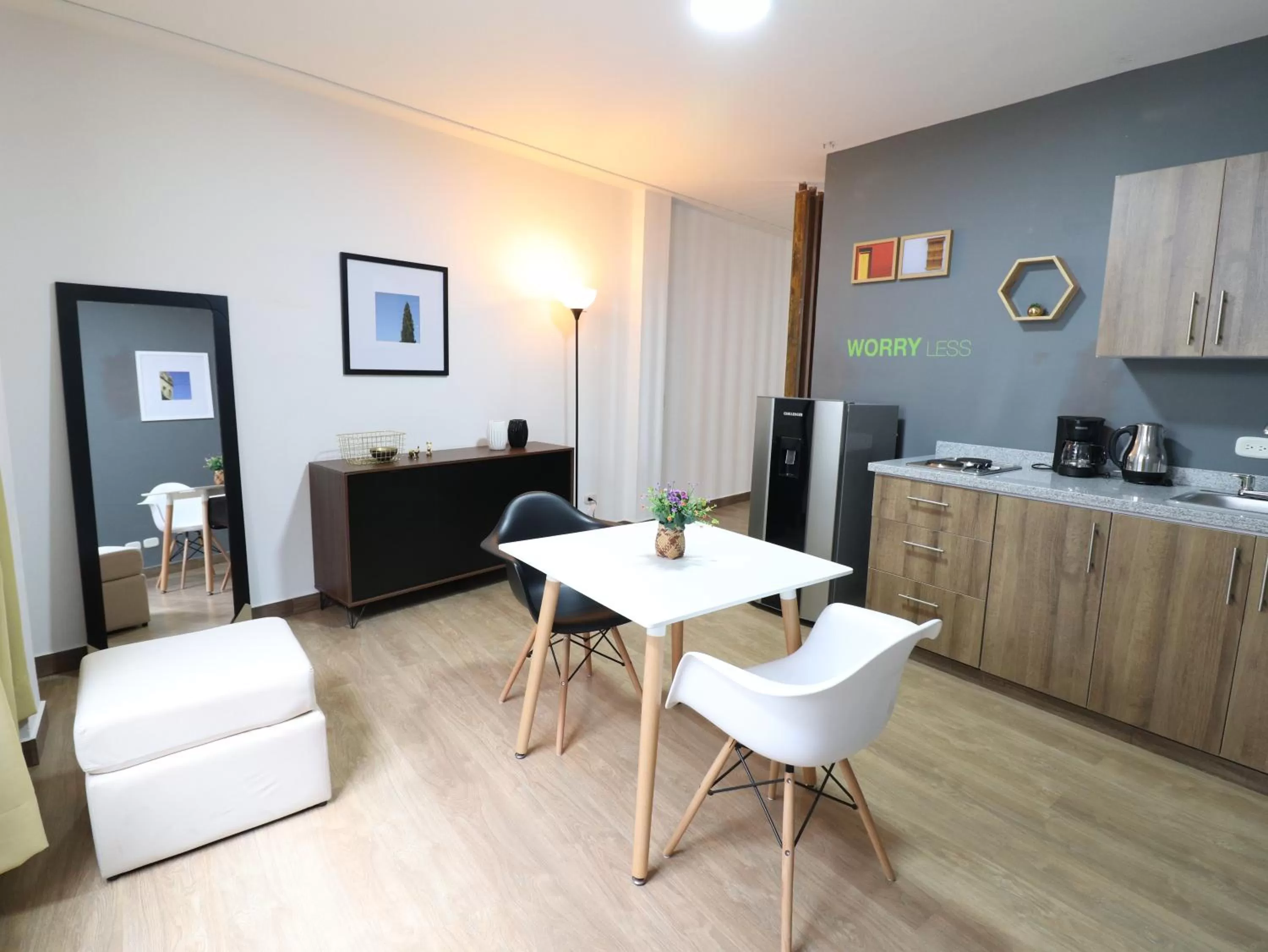 Kitchen or kitchenette, Dining Area in 554 Apartments