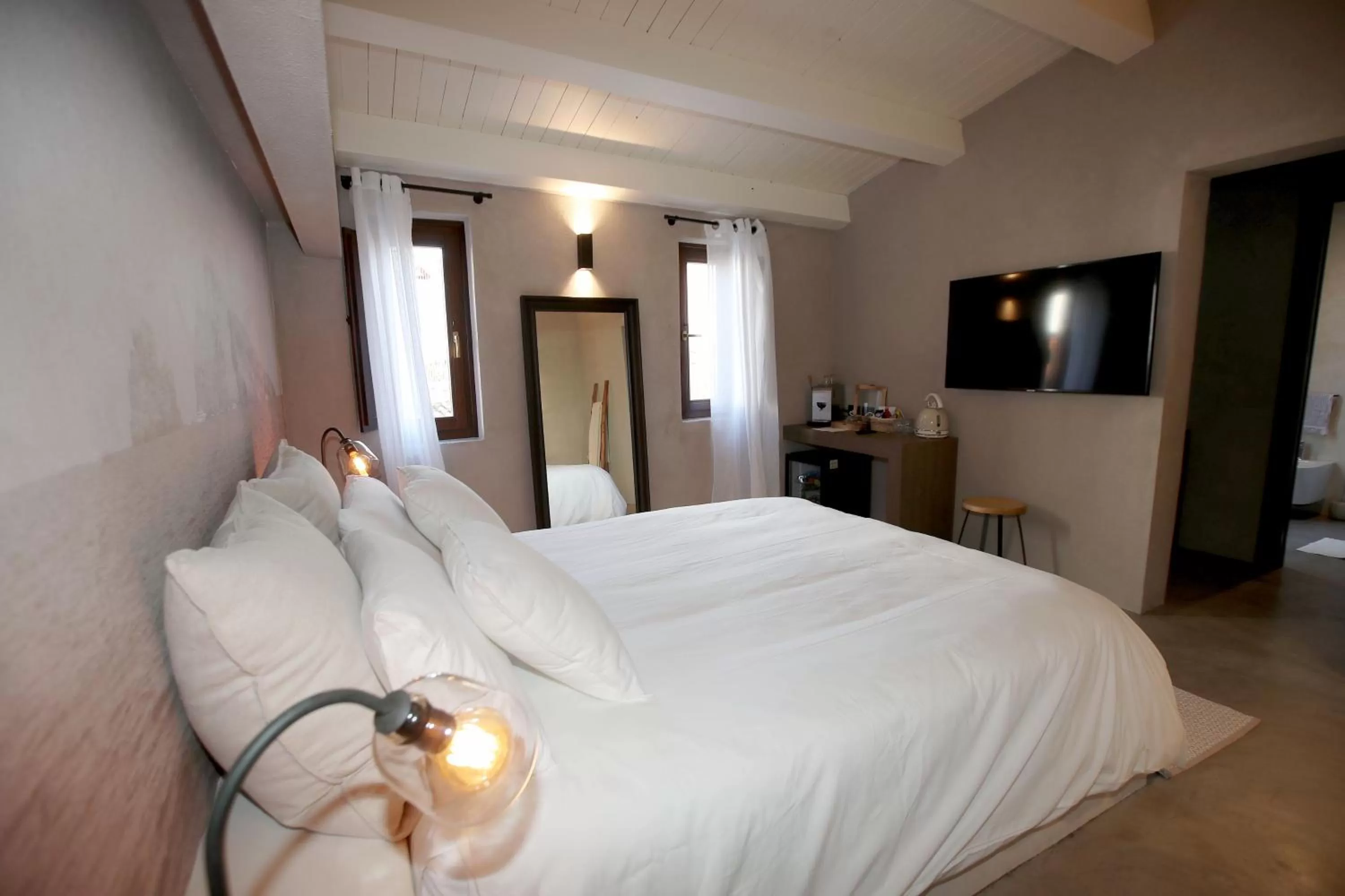 Bed in Casa Nostra Luxury Suites & Spa