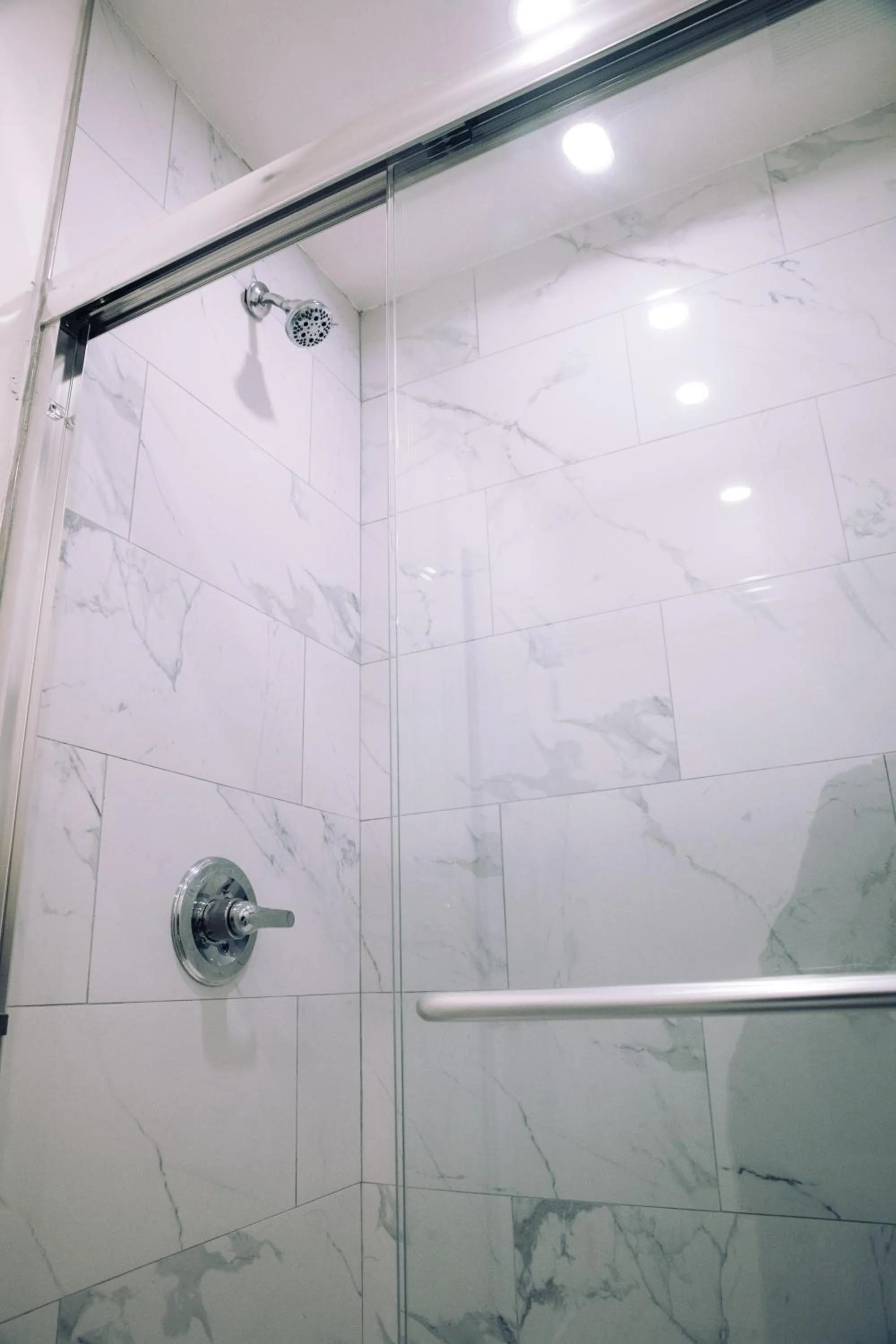 Shower in KAMA CENTRAL PARK