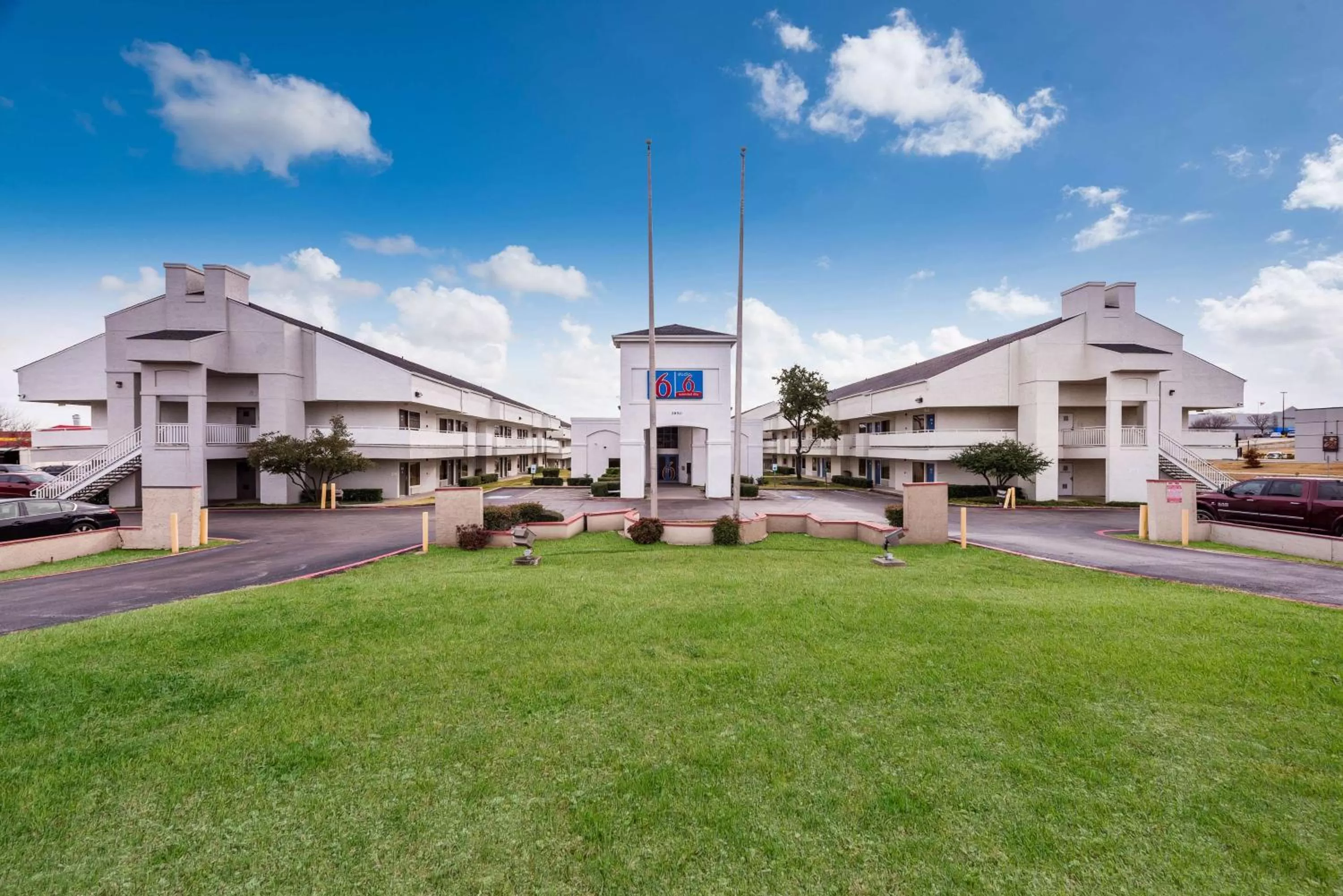 Property building in Motel 6-Irving, TX - Irving DFW Airport East