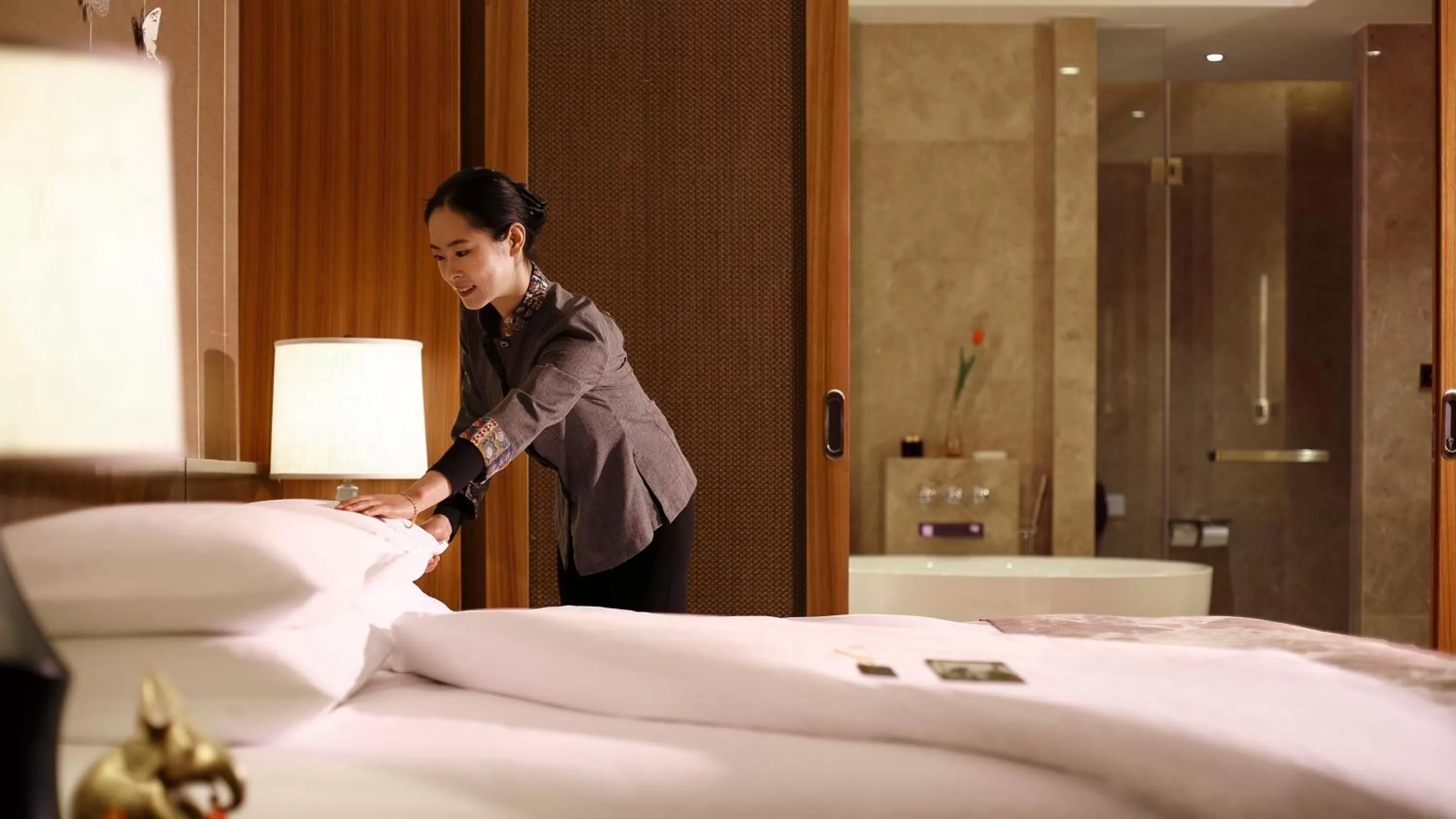 Bedroom in InterContinental Kunming by IHG