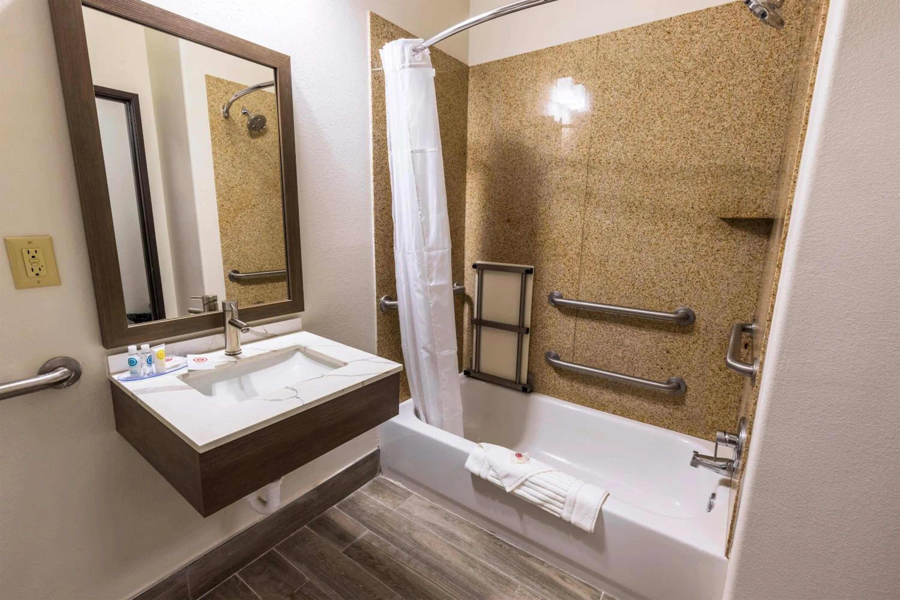 Bathroom in La Quinta by Wyndham New Iberia