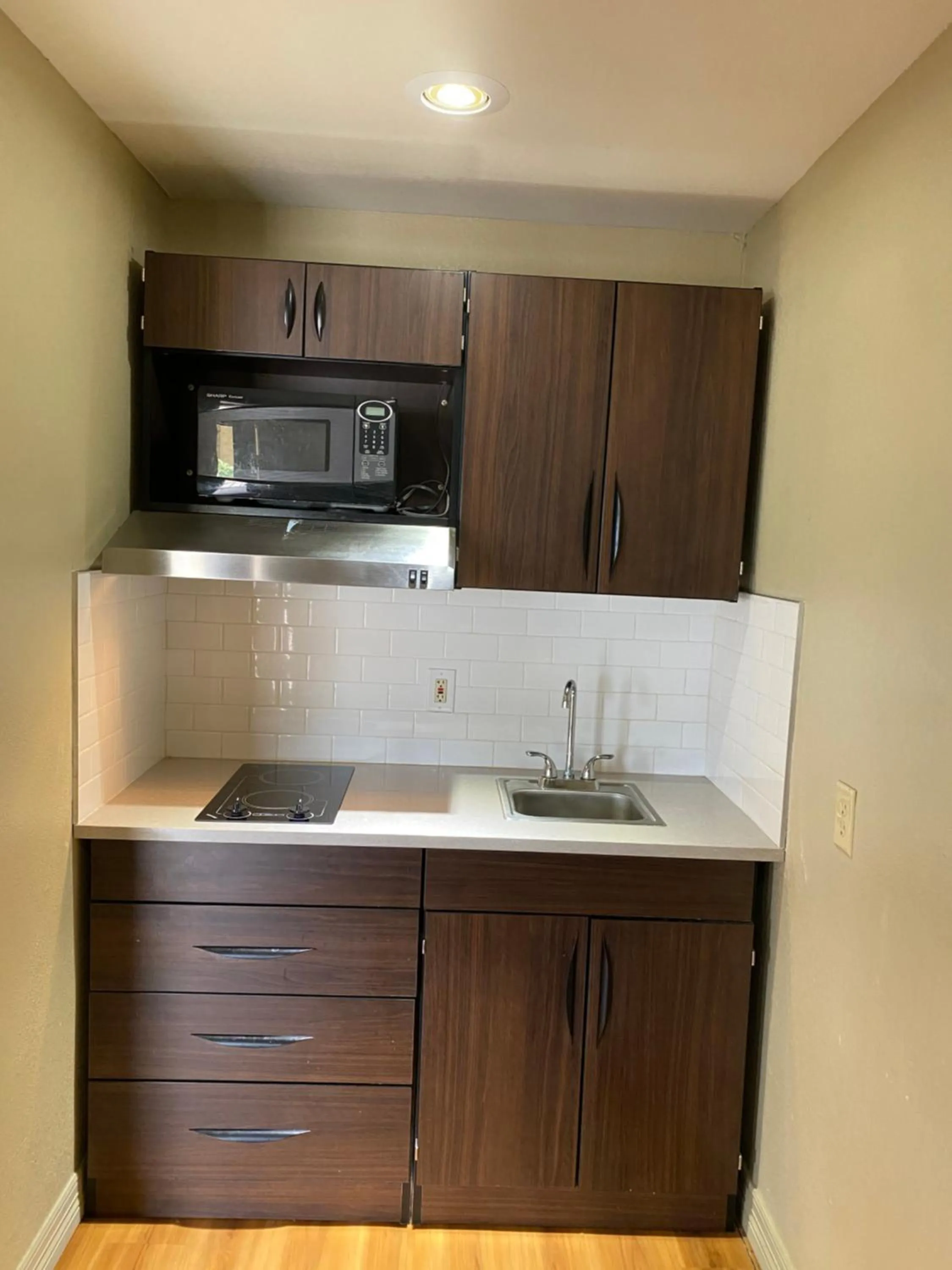 Kitchen or kitchenette in Stratford House Inn and Suites Temple