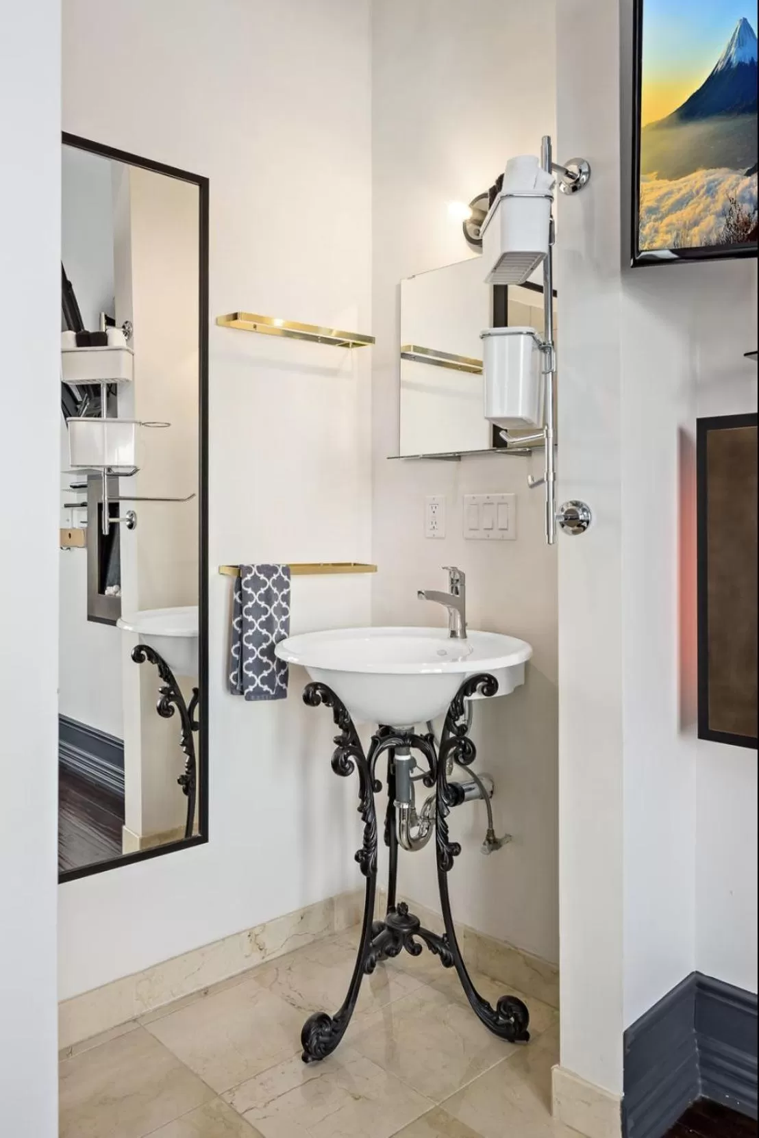 Shower in The Wesley Walla Walla