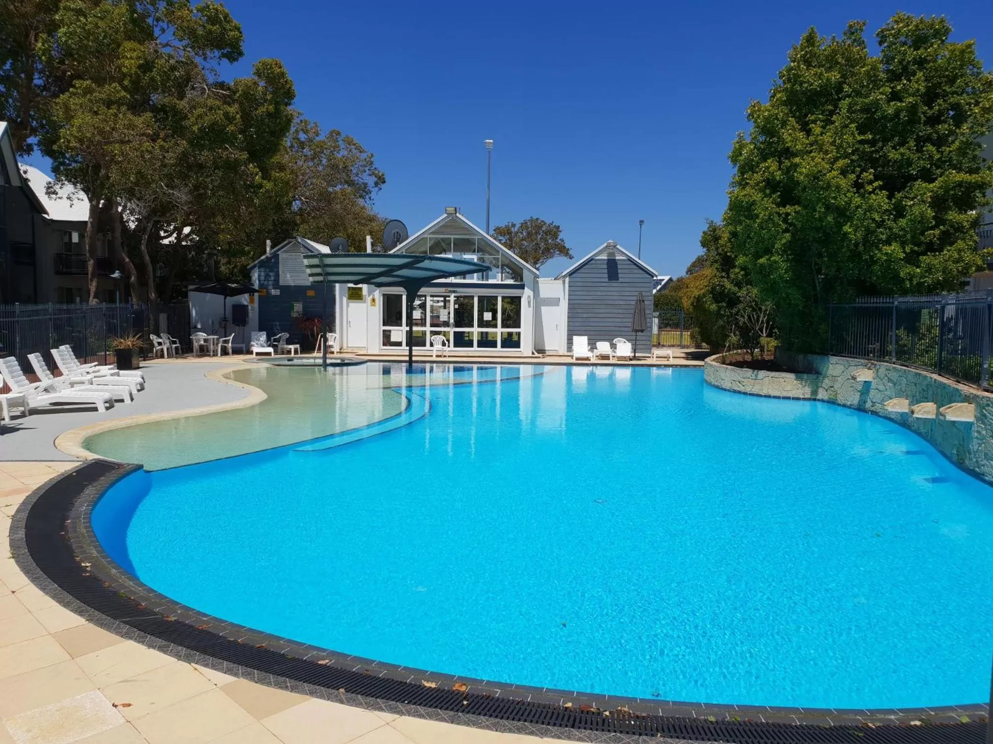 Property building in Mandurah Quay Resort