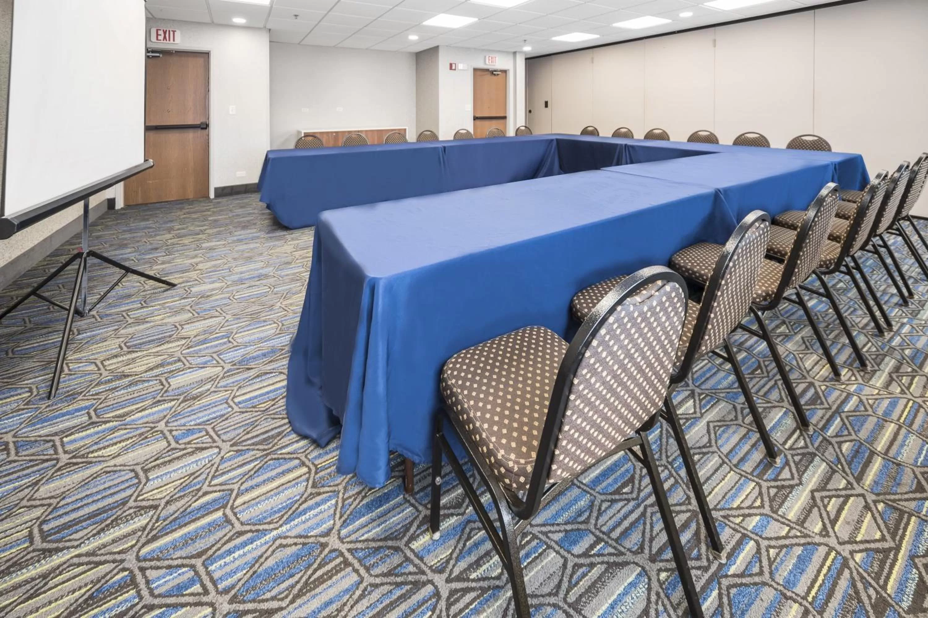 Meeting/conference room in Holiday Inn Express Chicago Northwest-Vernon Hills by IHG