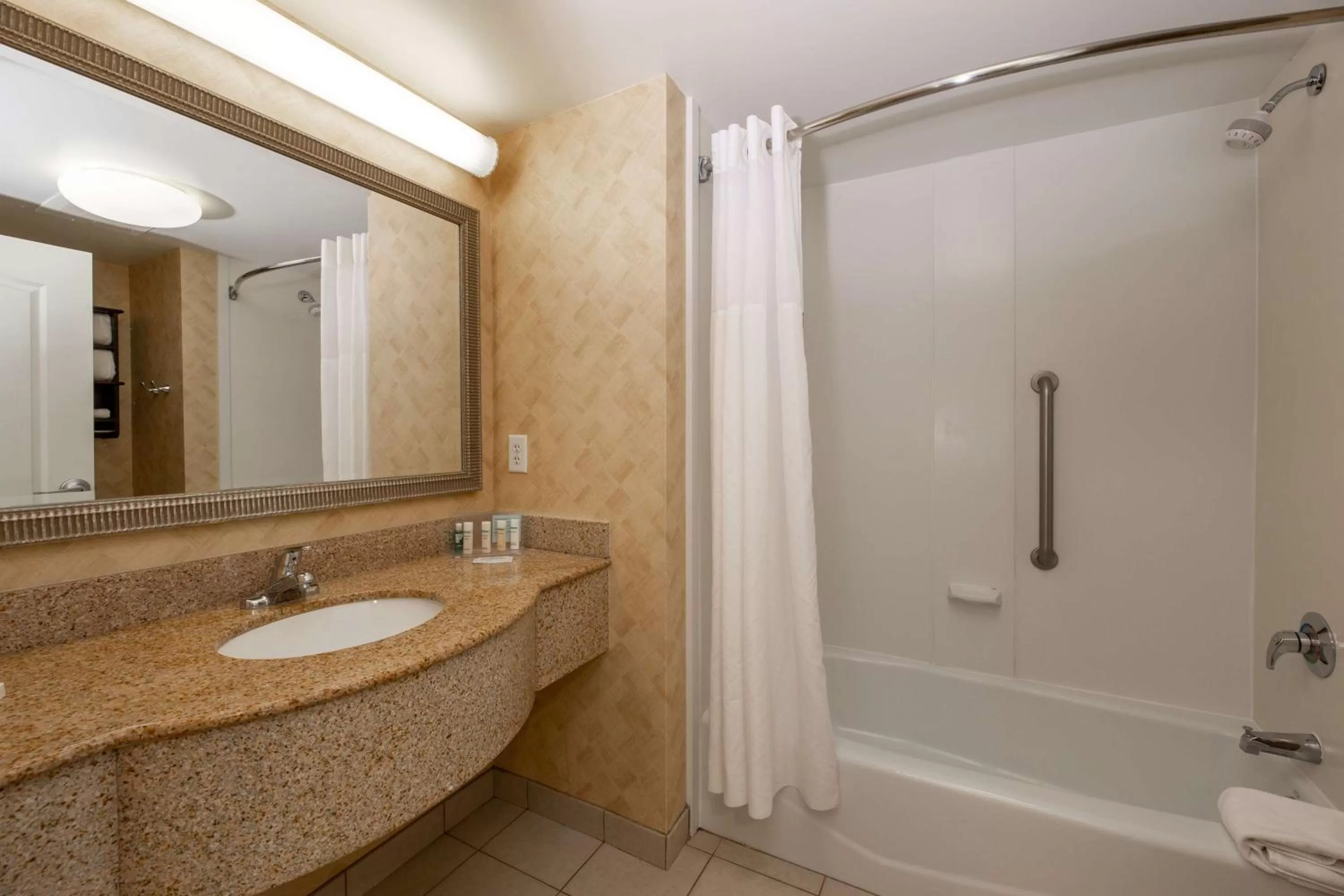 Bathroom in Hampton Inn & Suites Jacksonville Deerwood Park