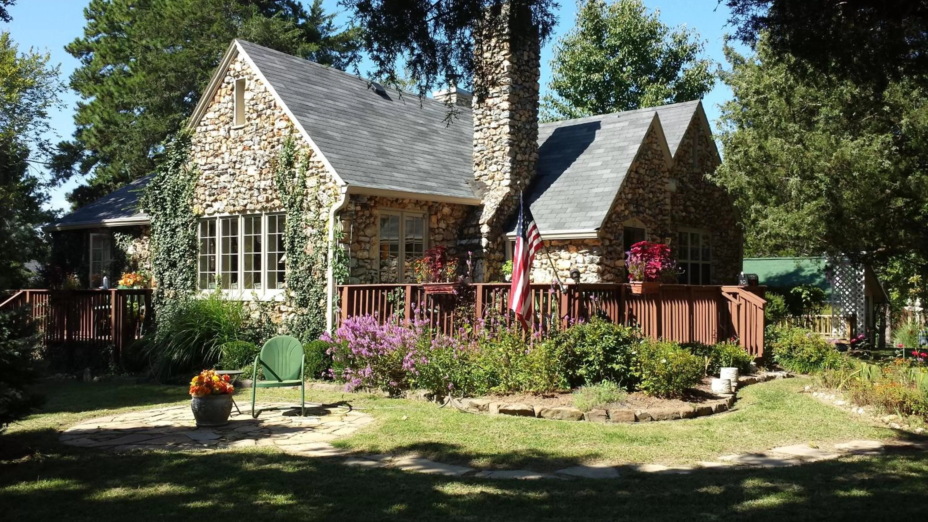 Property building in Rock Cottage Gardens B&B