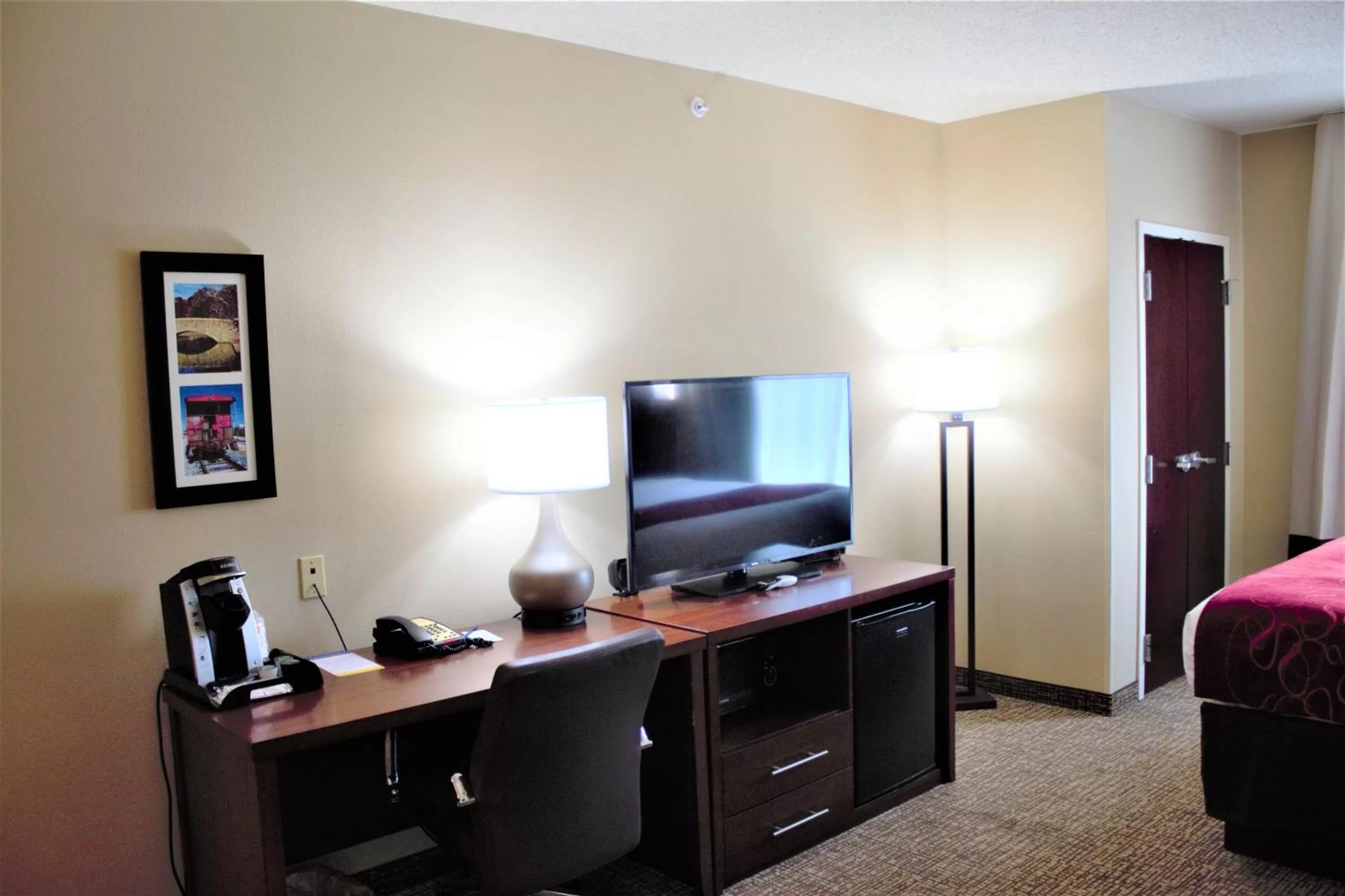TV and multimedia, Bed in Comfort Suites Huntersville near Lake Norman