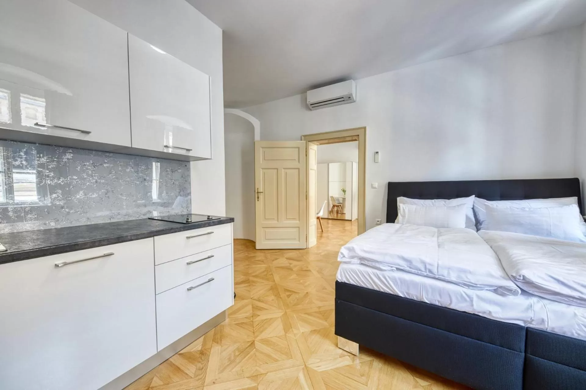 Kitchen or kitchenette, Bed in Aapartamentoos