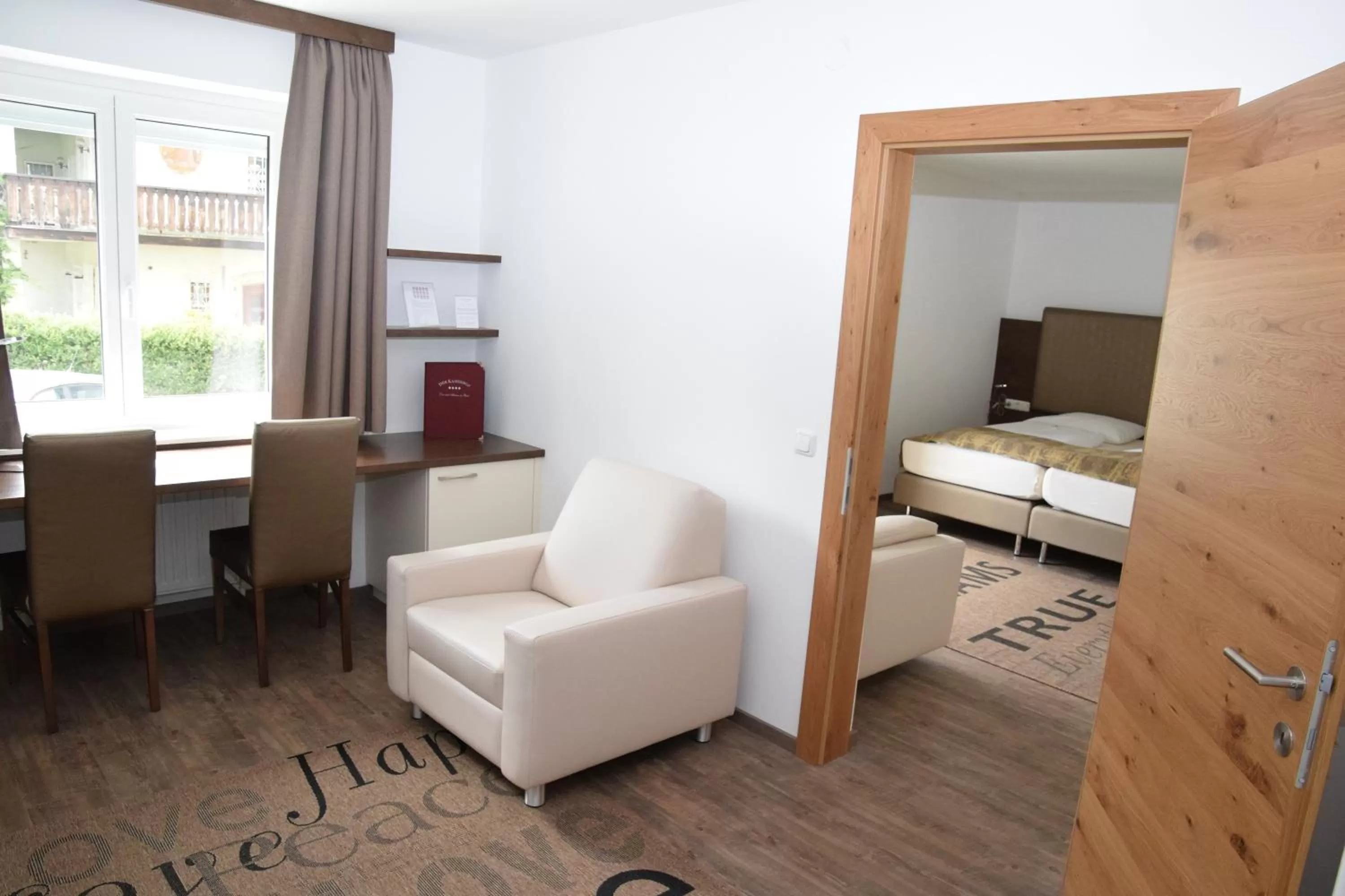 Photo of the whole room, Bed in Der Kaiserhof Ried