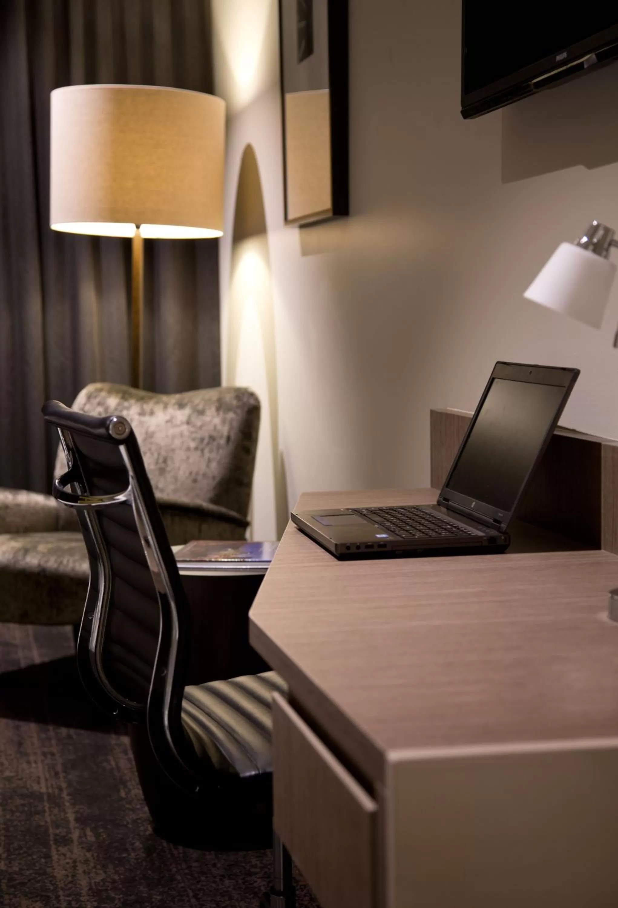 TV and multimedia in The Glen Hotel and Suites