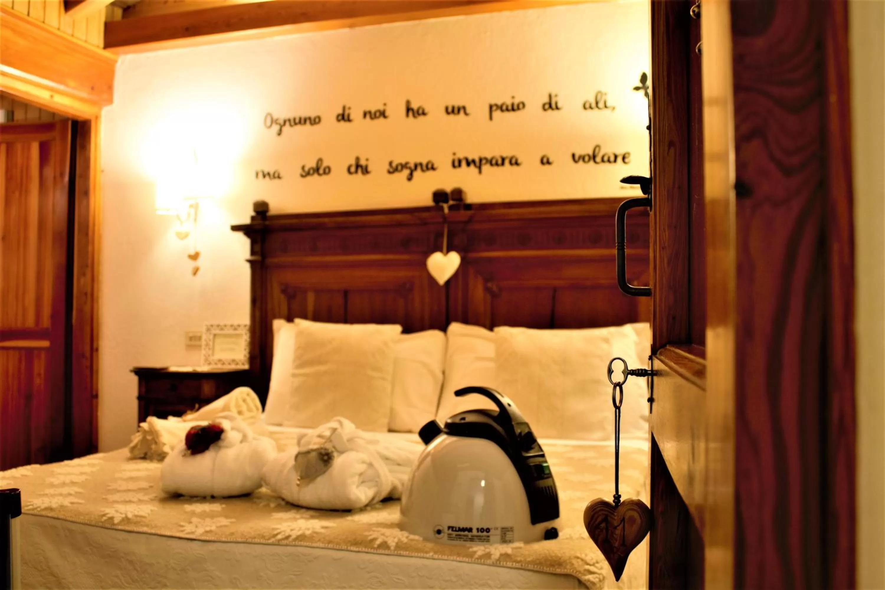 Photo of the whole room, Bed in Le Coeur du Pont